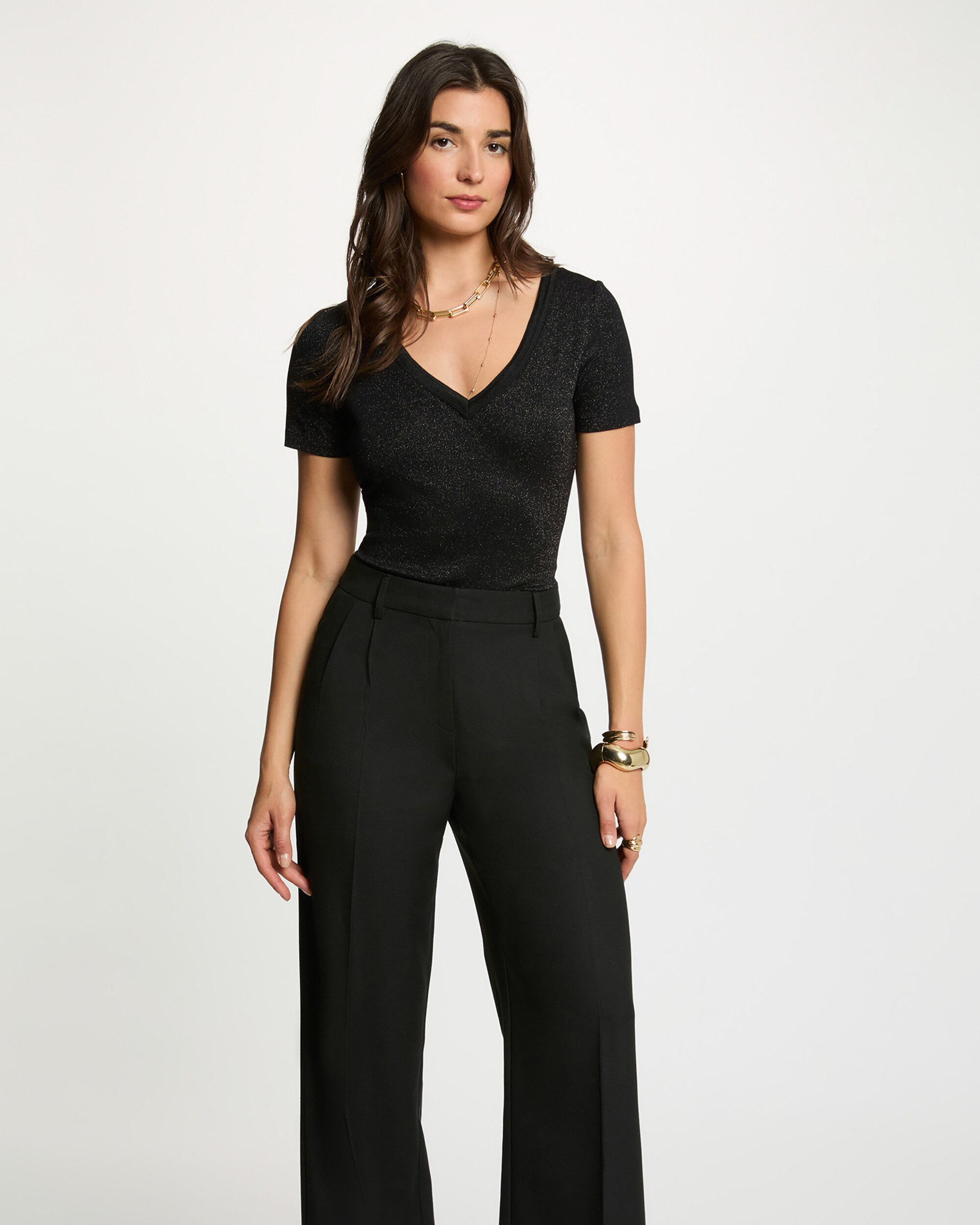 T-shirt Ajustada com Decote em V Preto-1