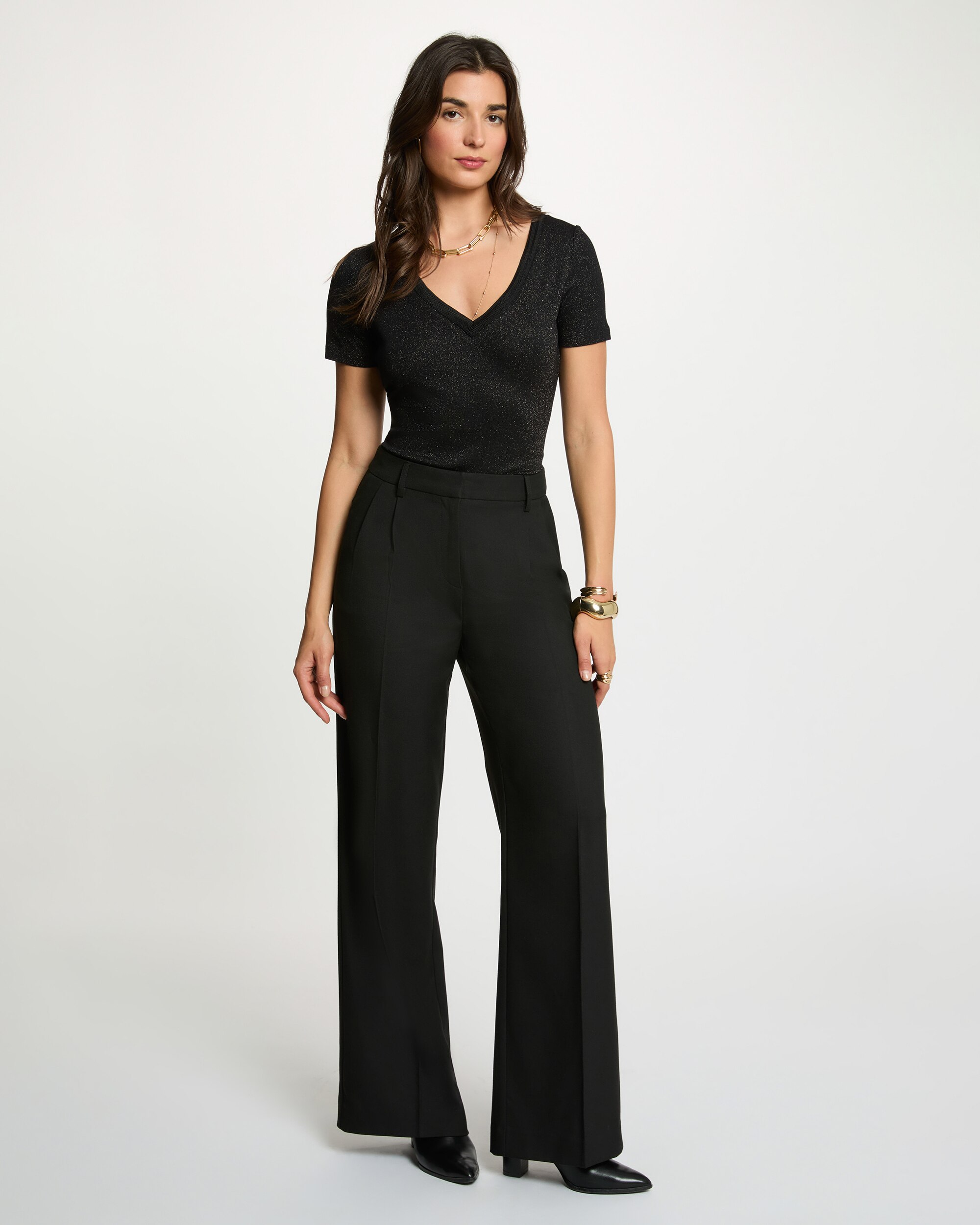 T-shirt Ajustada com Decote em V Preto-4