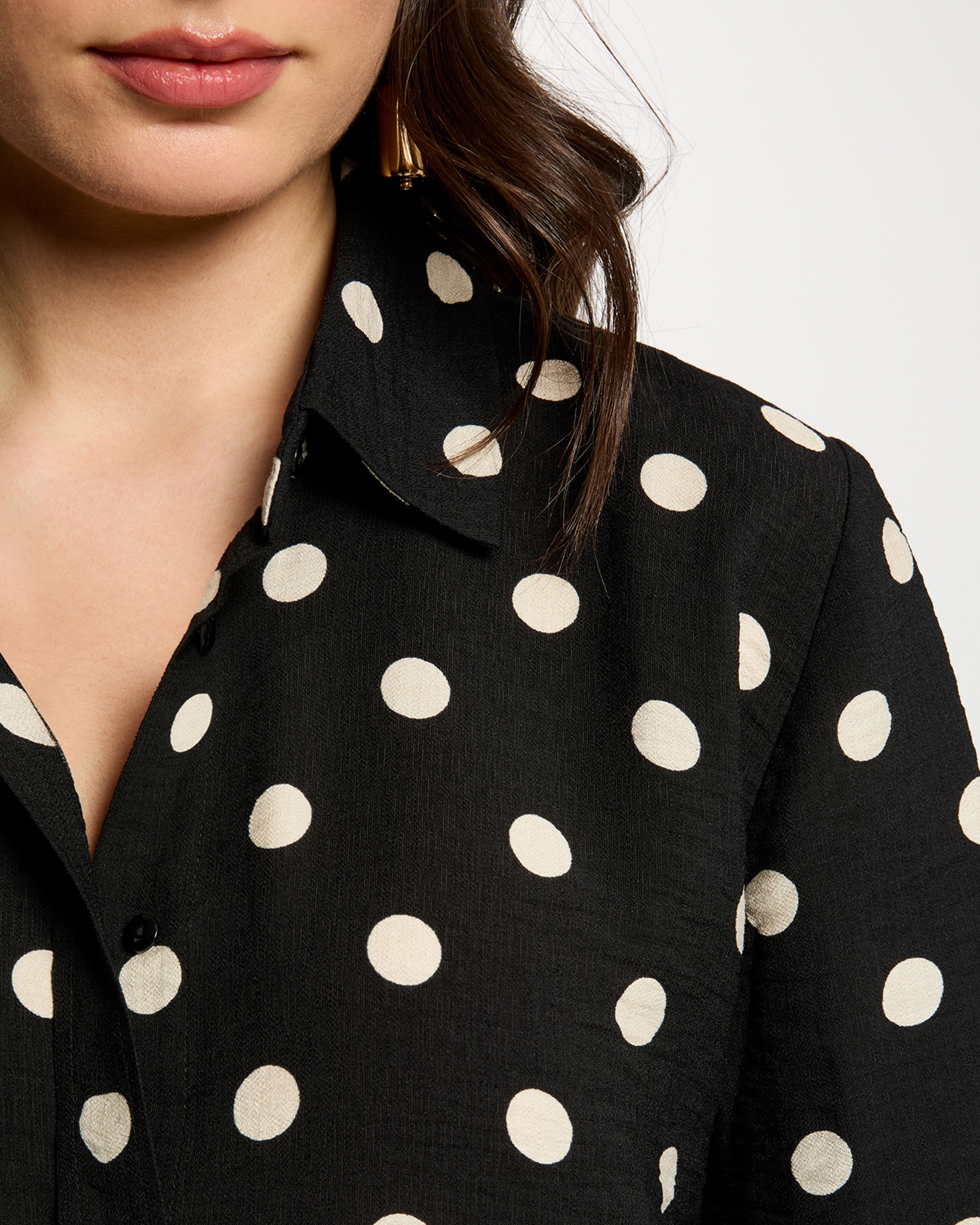 Camisa Cropped de Bolinhas Preto-5