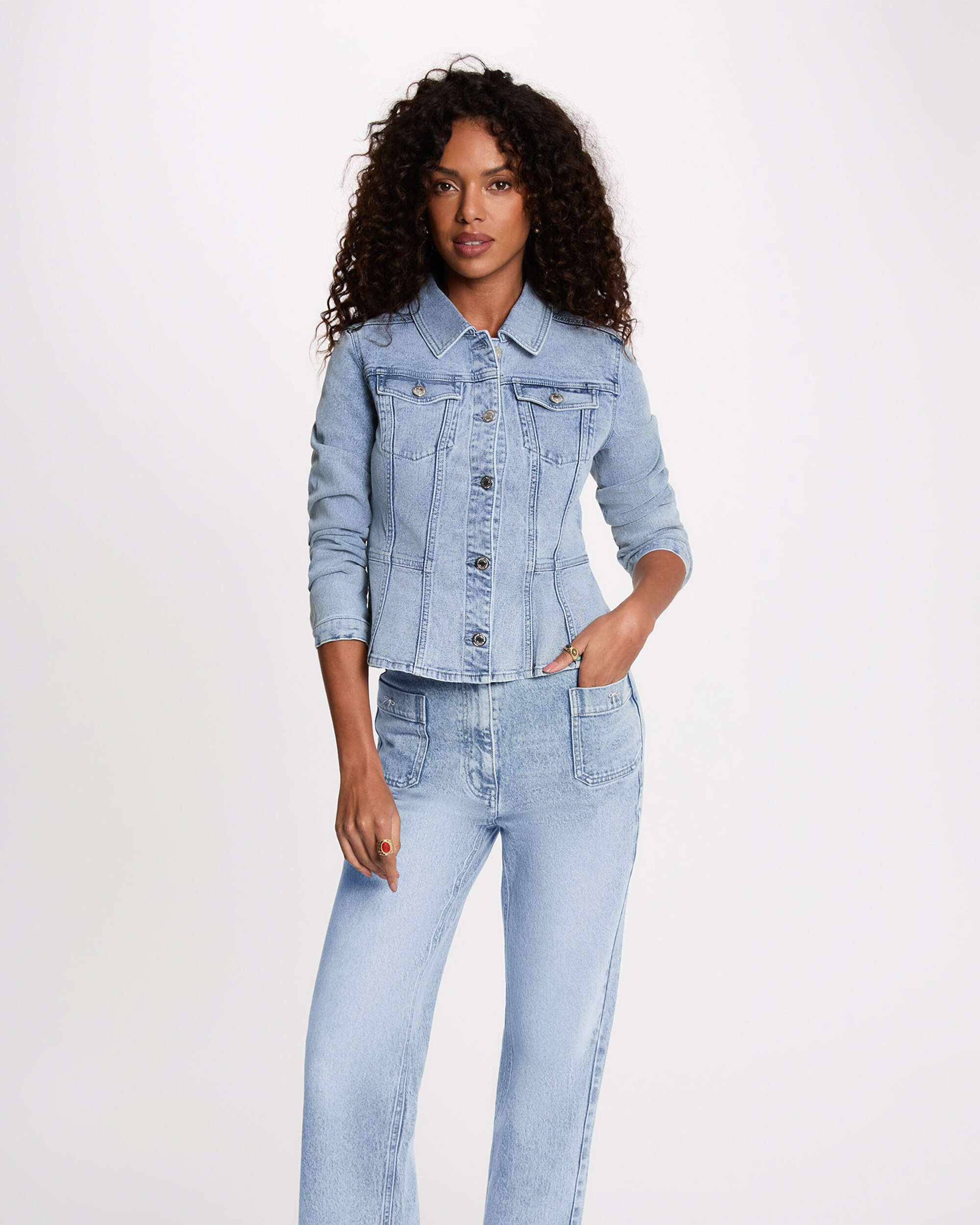 Imagem 0 de Blusão Jeans com Corte Ajustado
