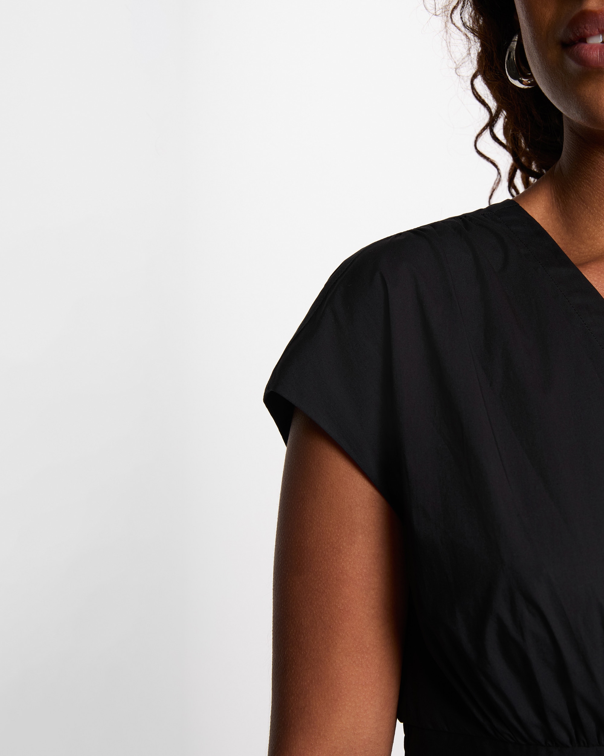 Vestido Midi com Fivelas Preto-5