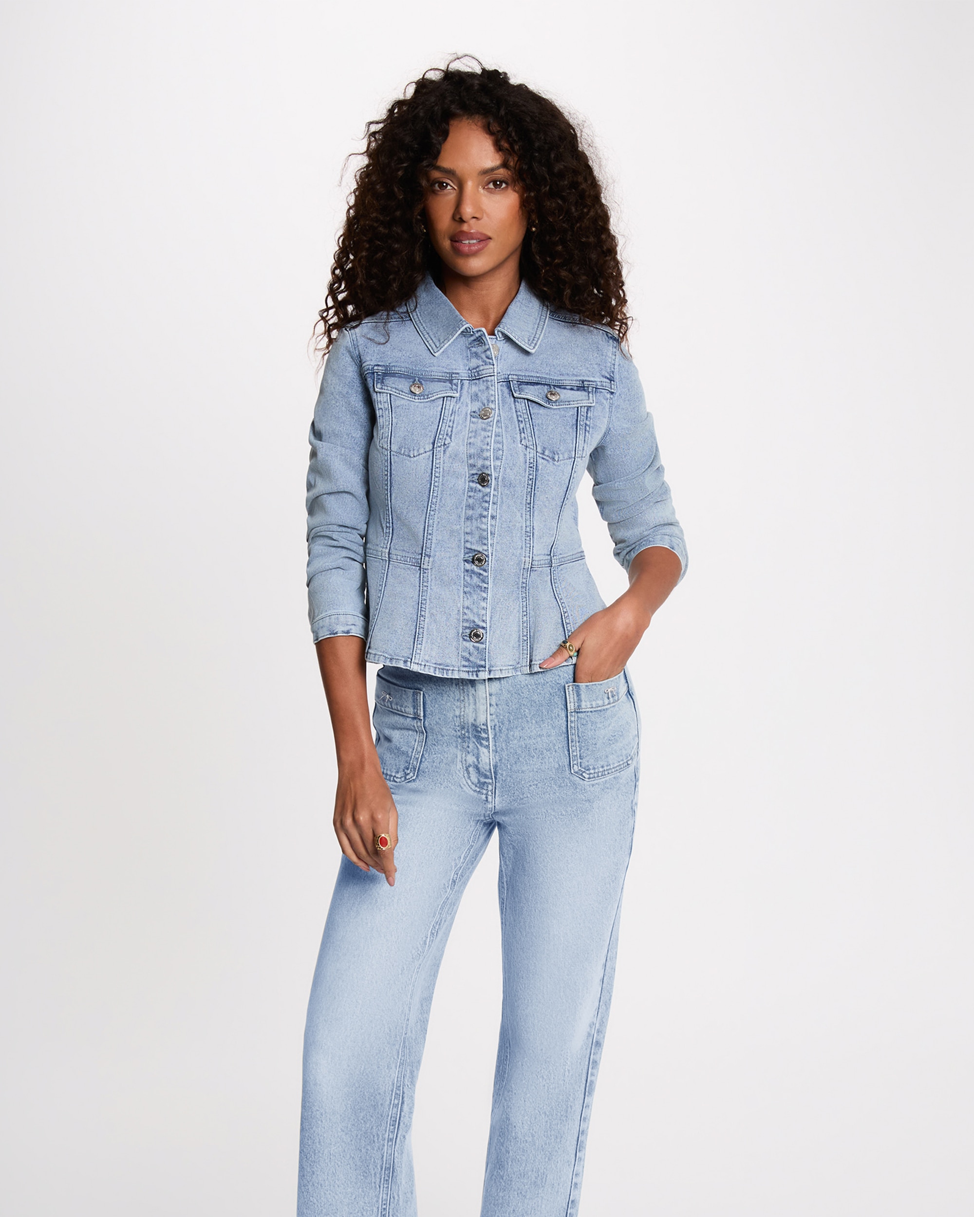 Imagem 0 de Blusão Jeans com Corte Ajustado