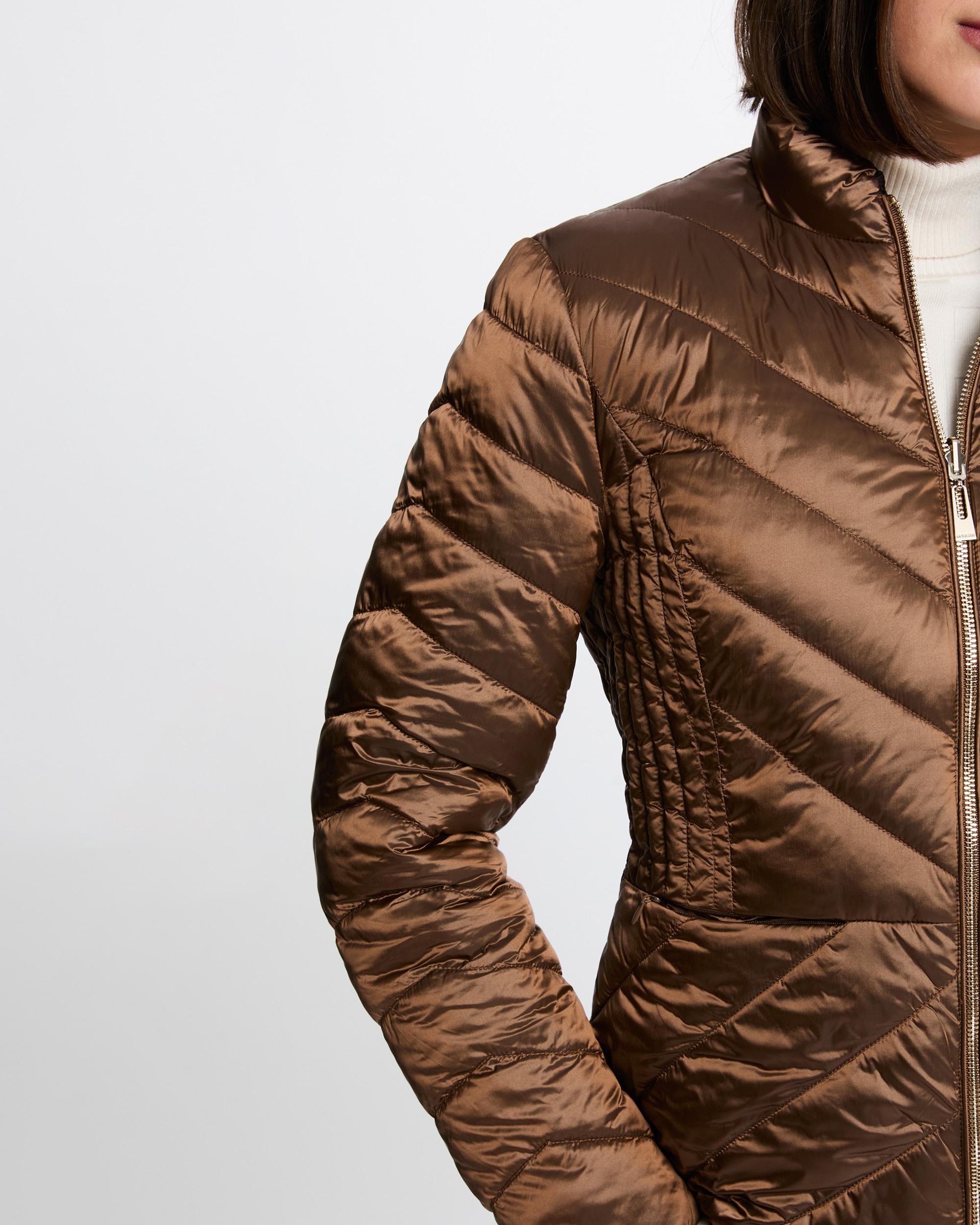 Acolchoado com Gola Alta Bronze metalizado-5