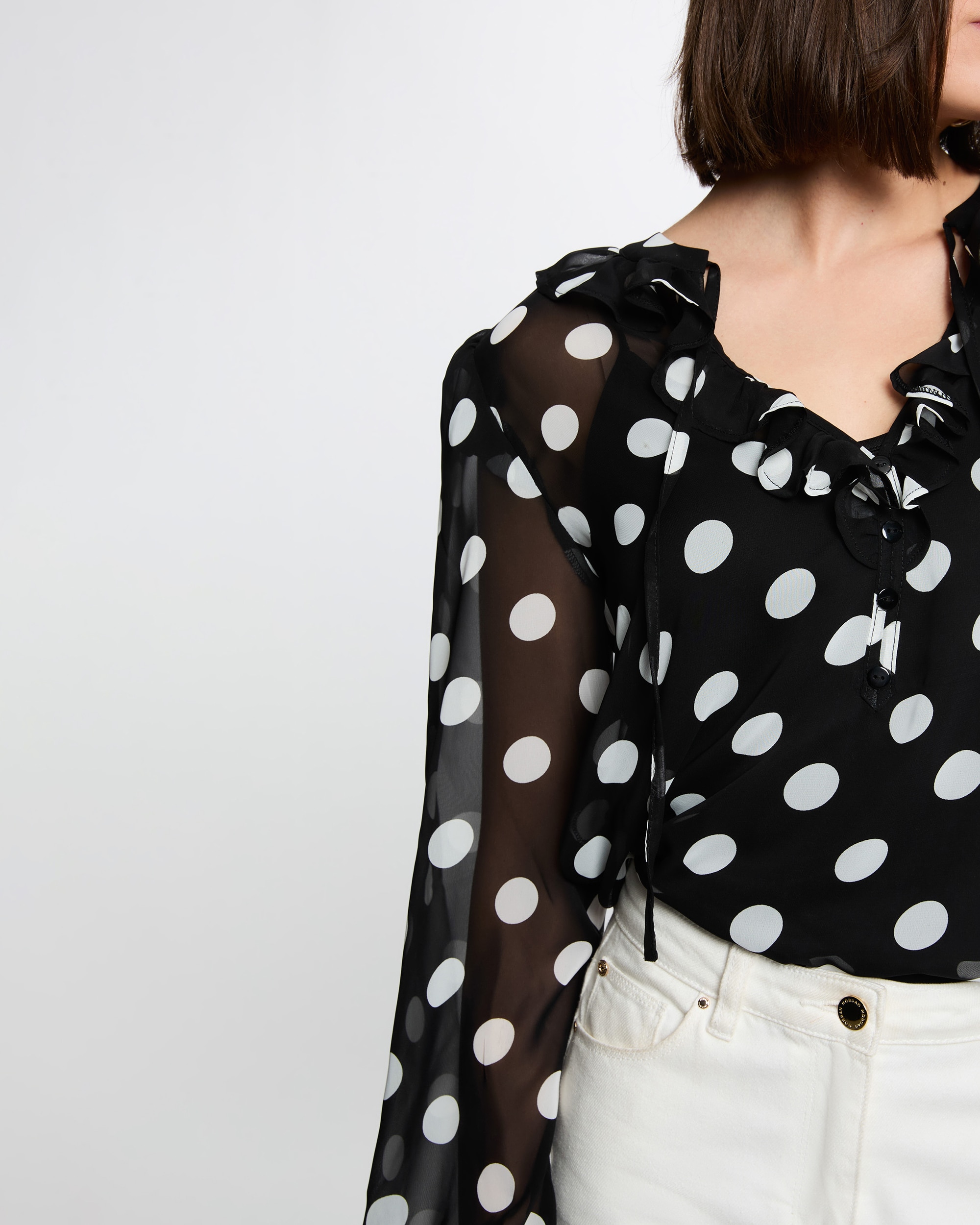 Blusa com Folhos Branco / Preto-5