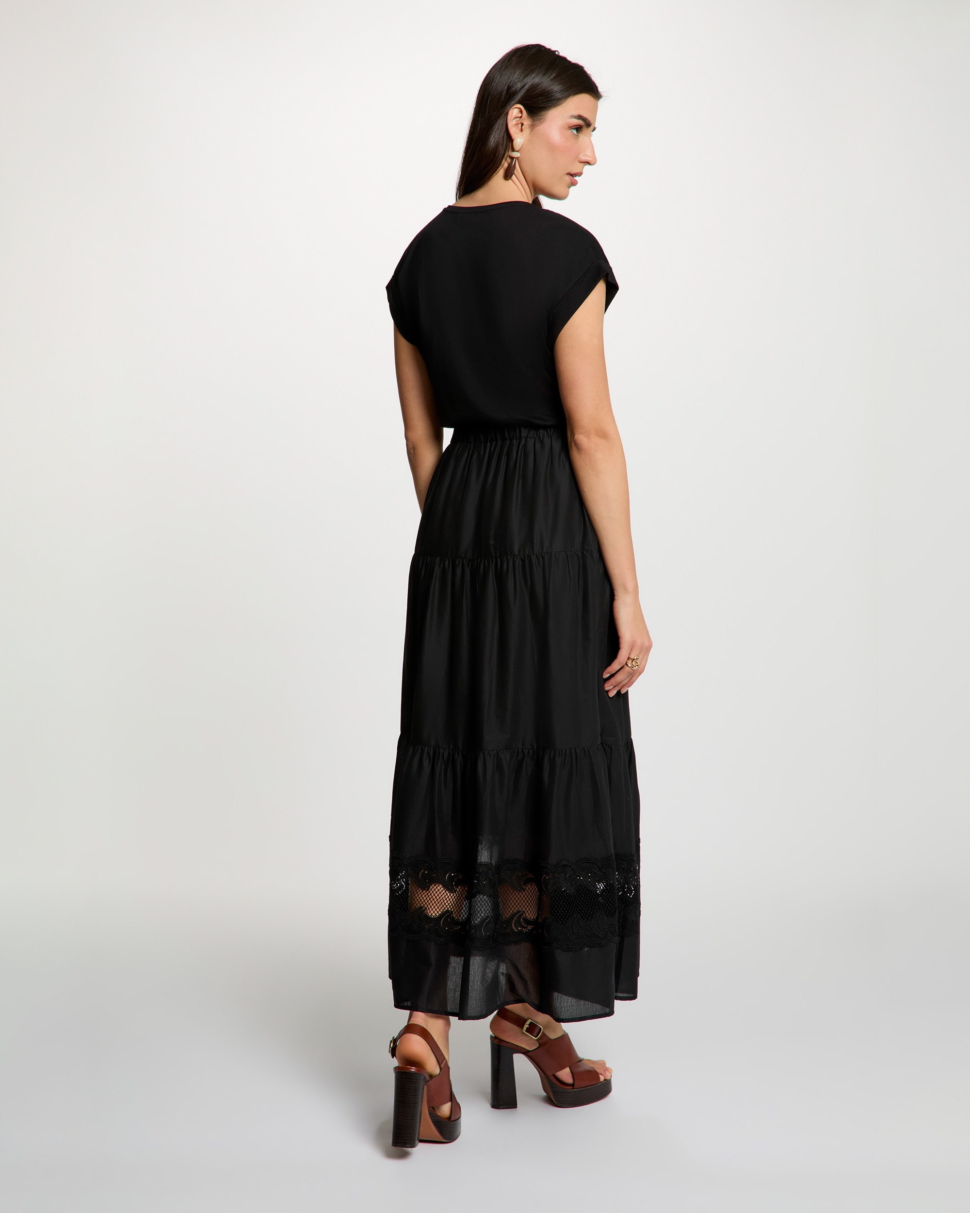 T-shirt com Bordado e Manga Curta Preto-3