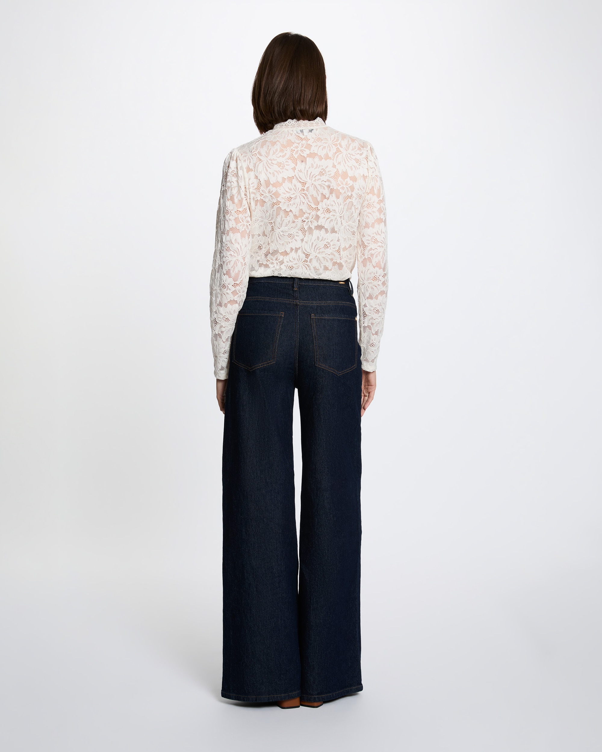 Blusa de Renda com Gola Alta Marfim-3