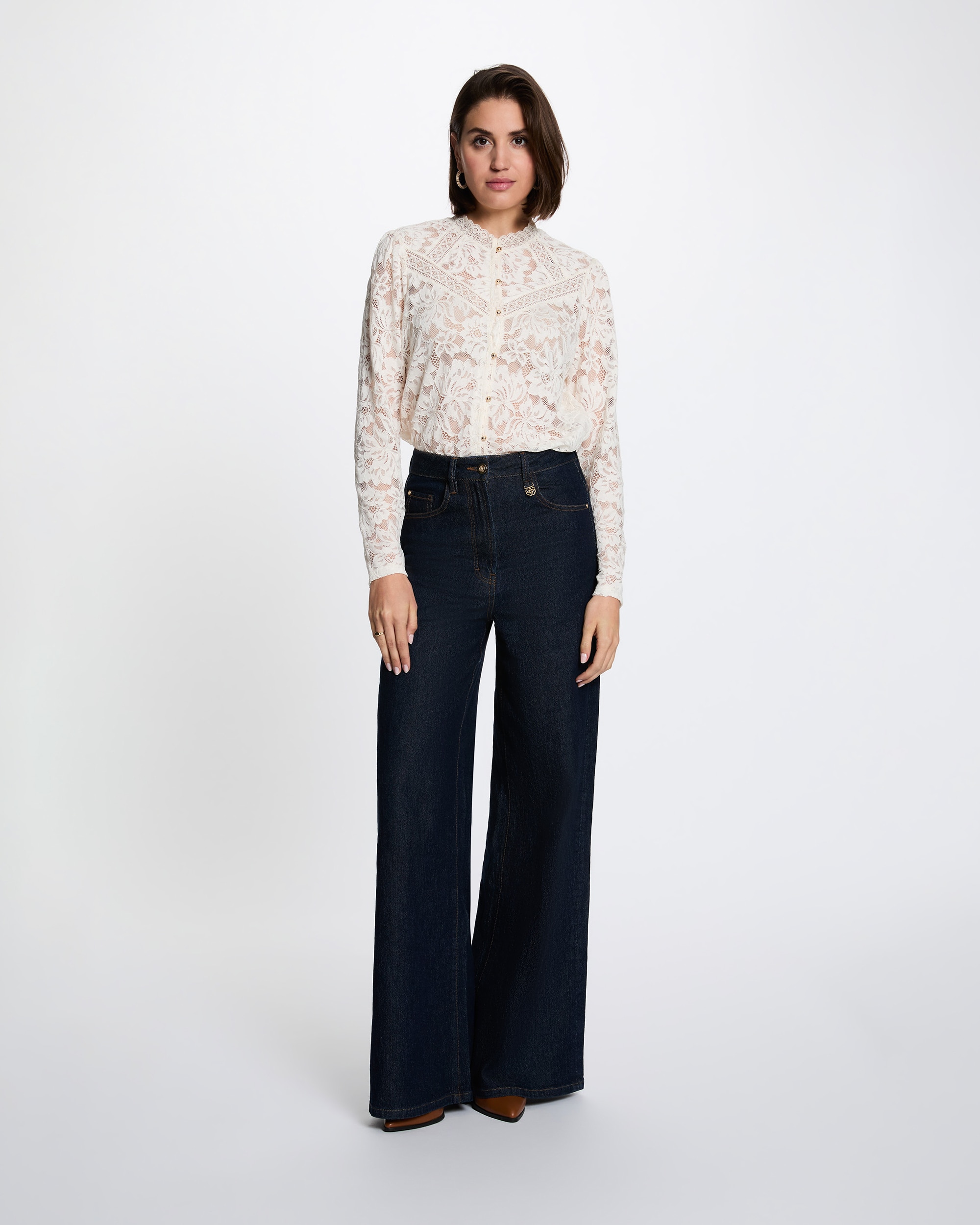 Blusa de Renda com Gola Alta Marfim-4