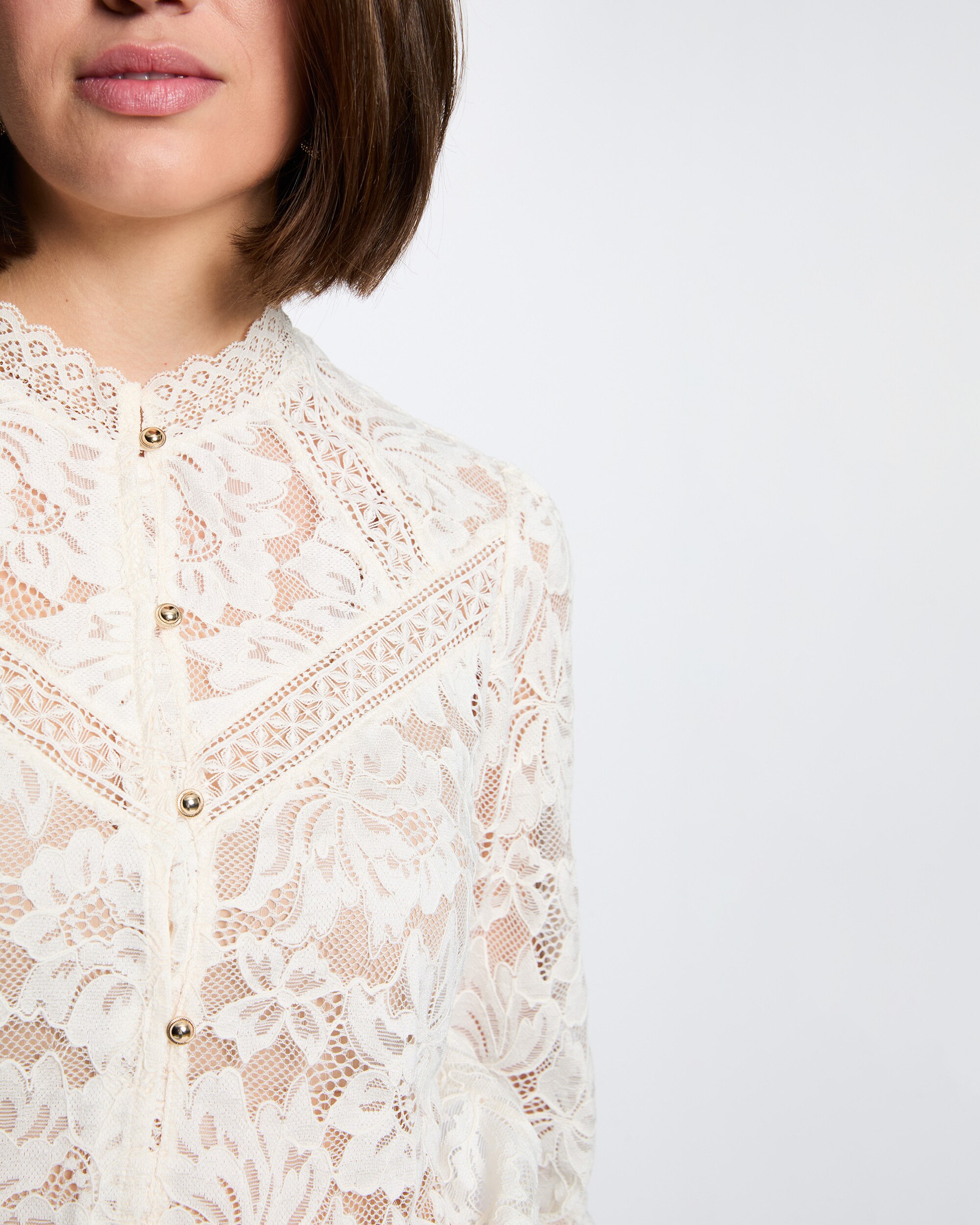 Blusa de Renda com Gola Alta Marfim-5