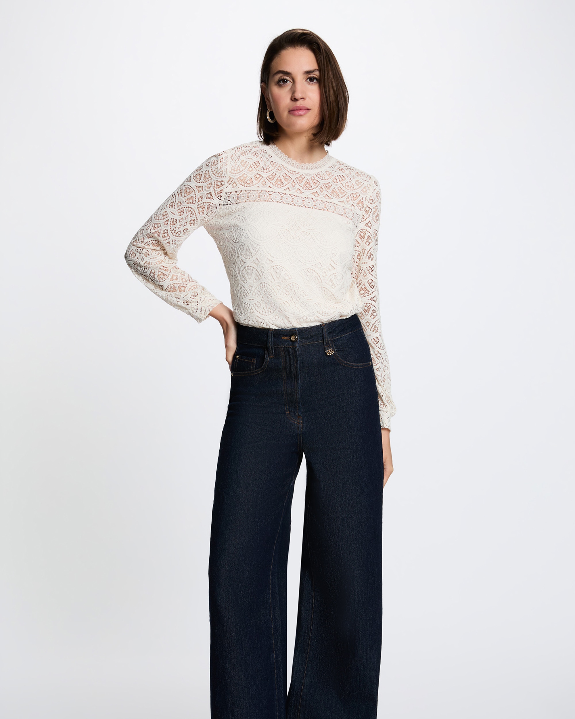 T-shirt com Renda Marfim-1