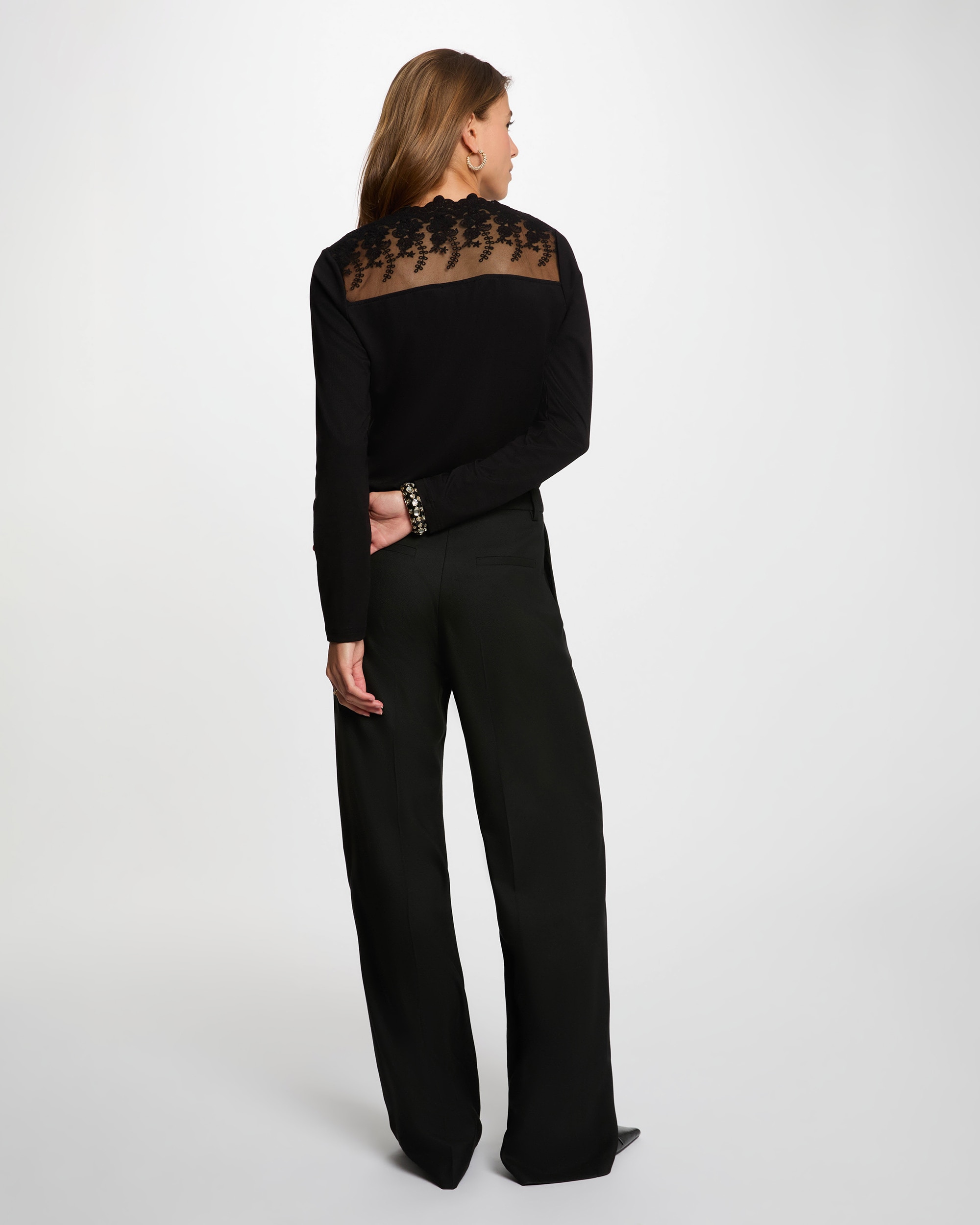 T-shirt com Detalhes de Renda Preto-3
