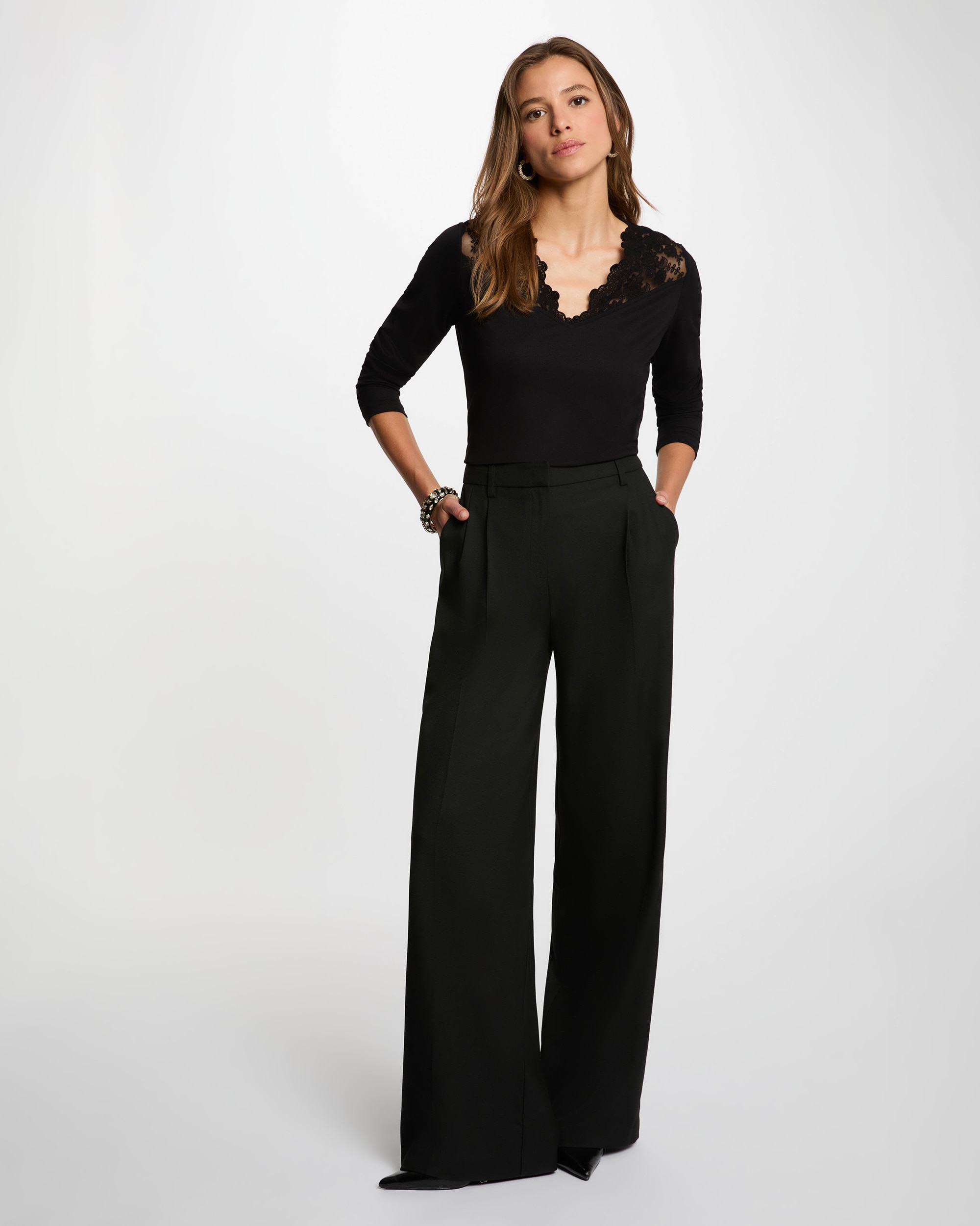 T-shirt com Detalhes de Renda Preto-4