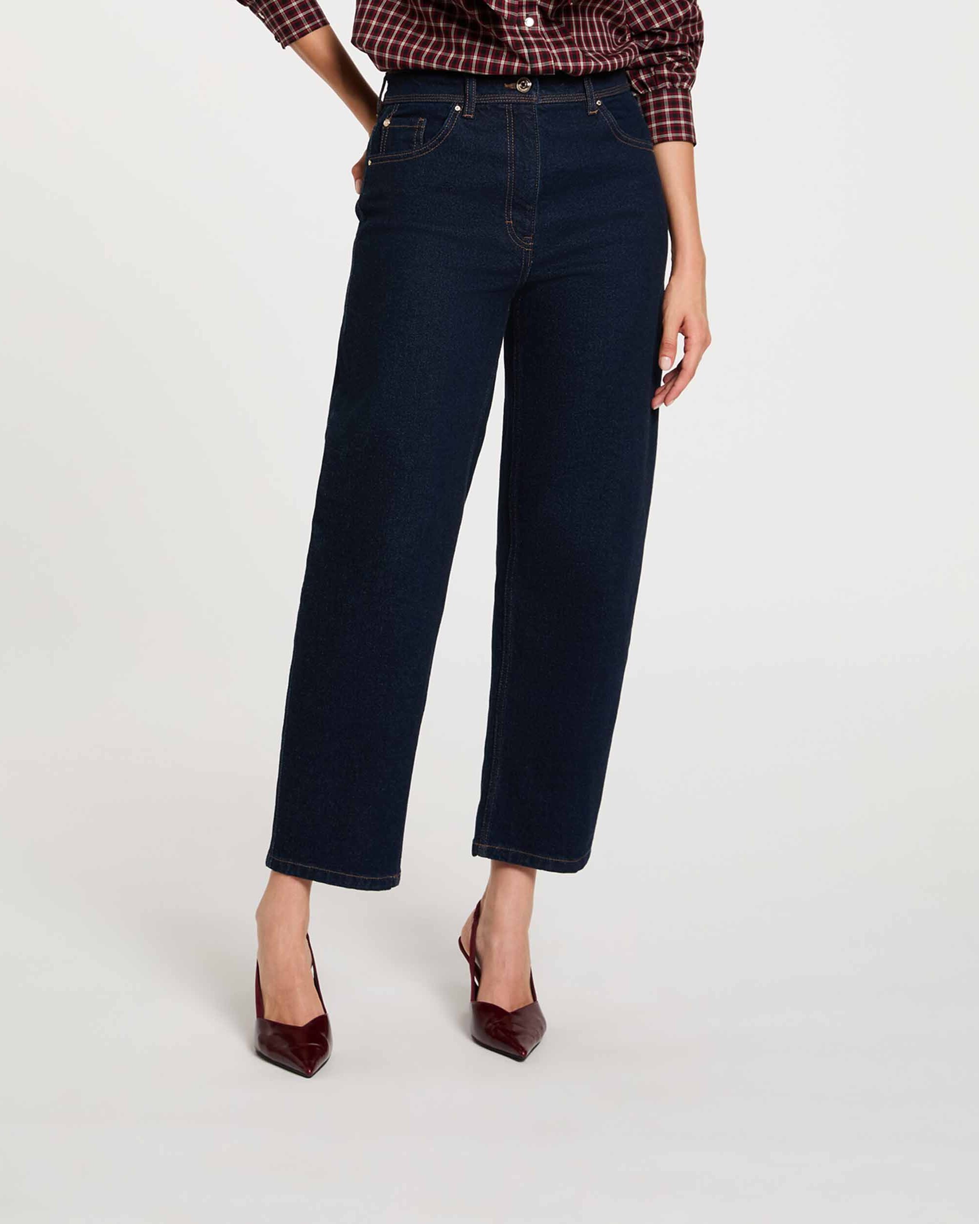 Imagem 0 de Jeans com Corte a Direito de Cintura Subida