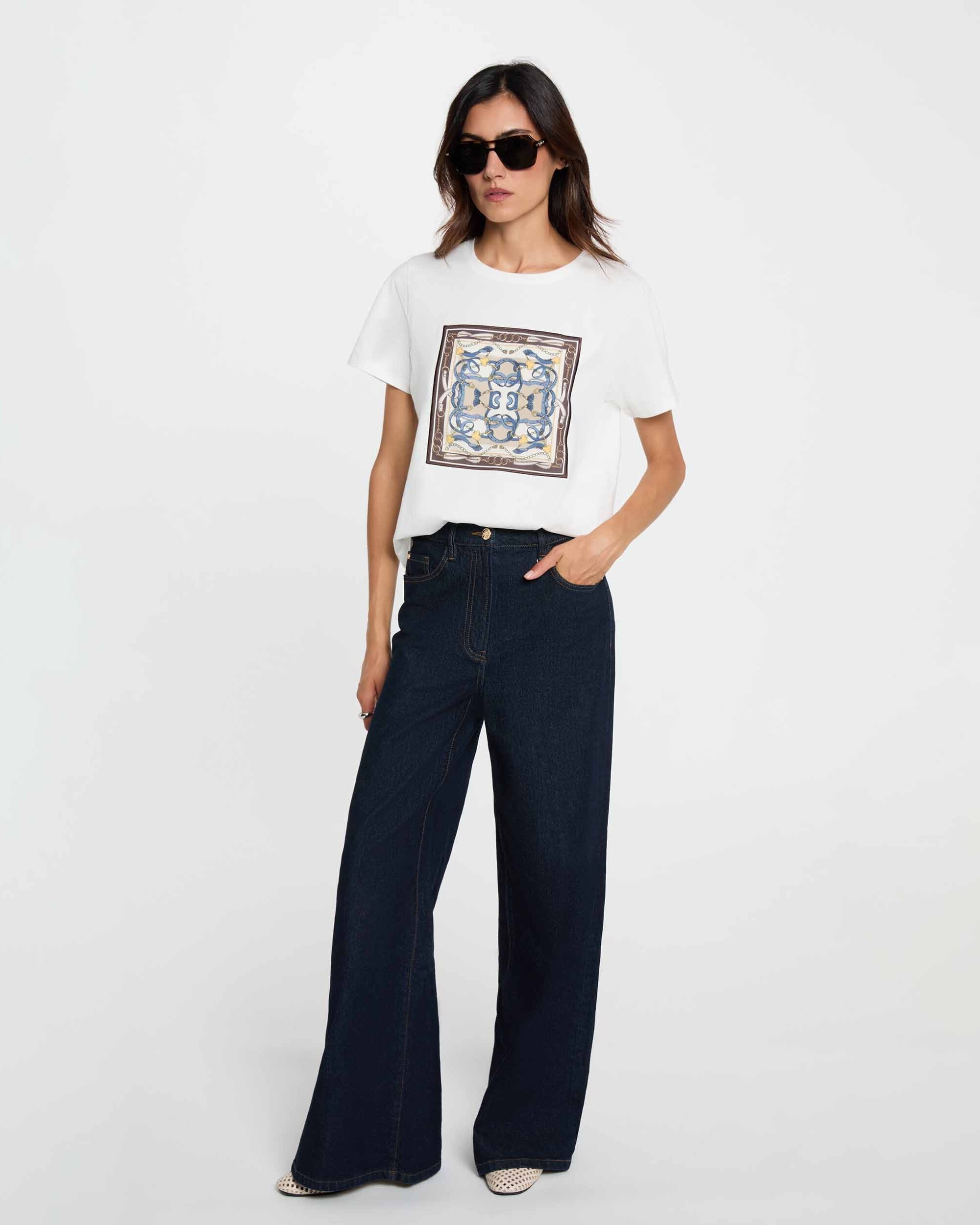 T-shirt com Logo Branco-4