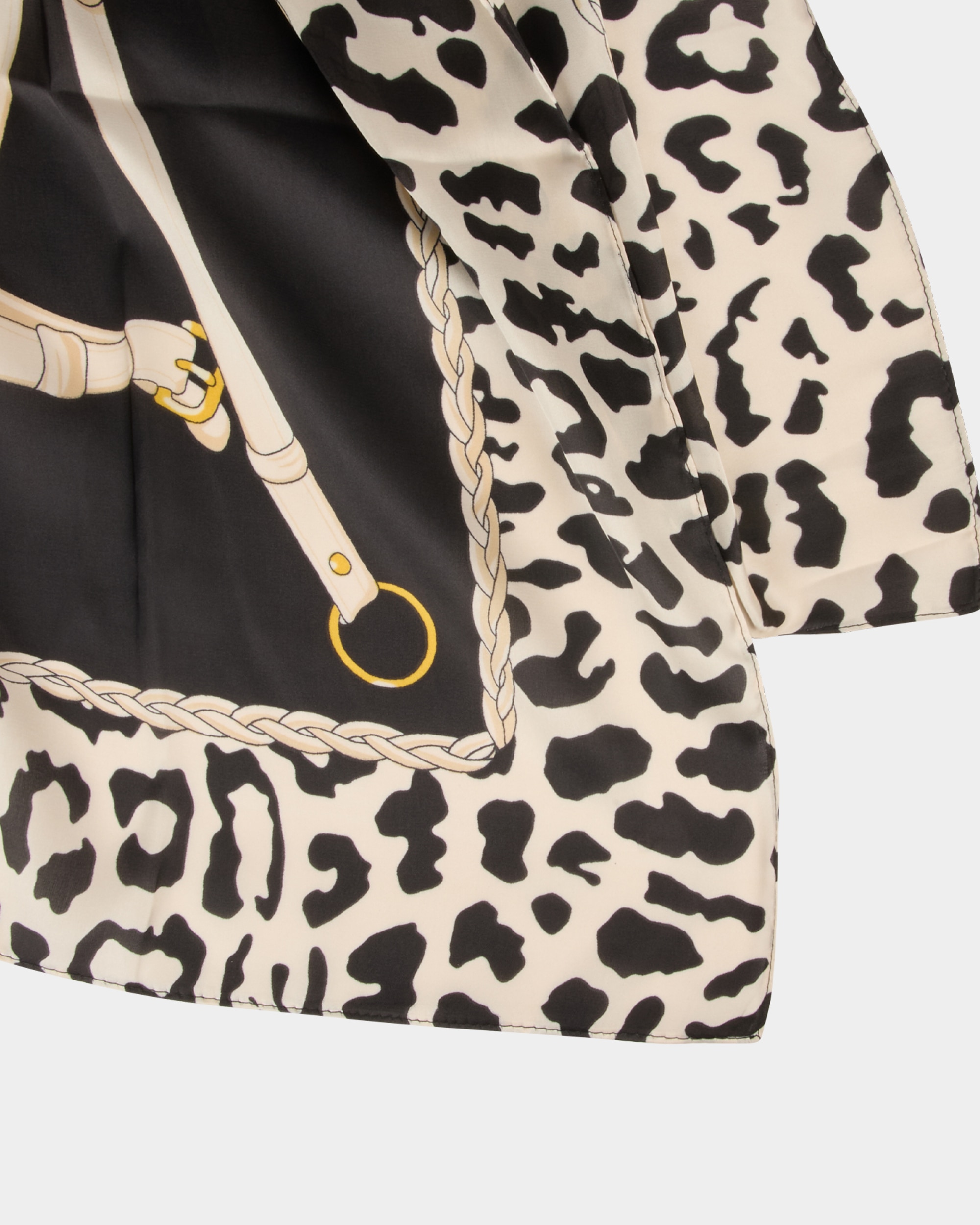 Lenço com Estampado Animalier Preto-2