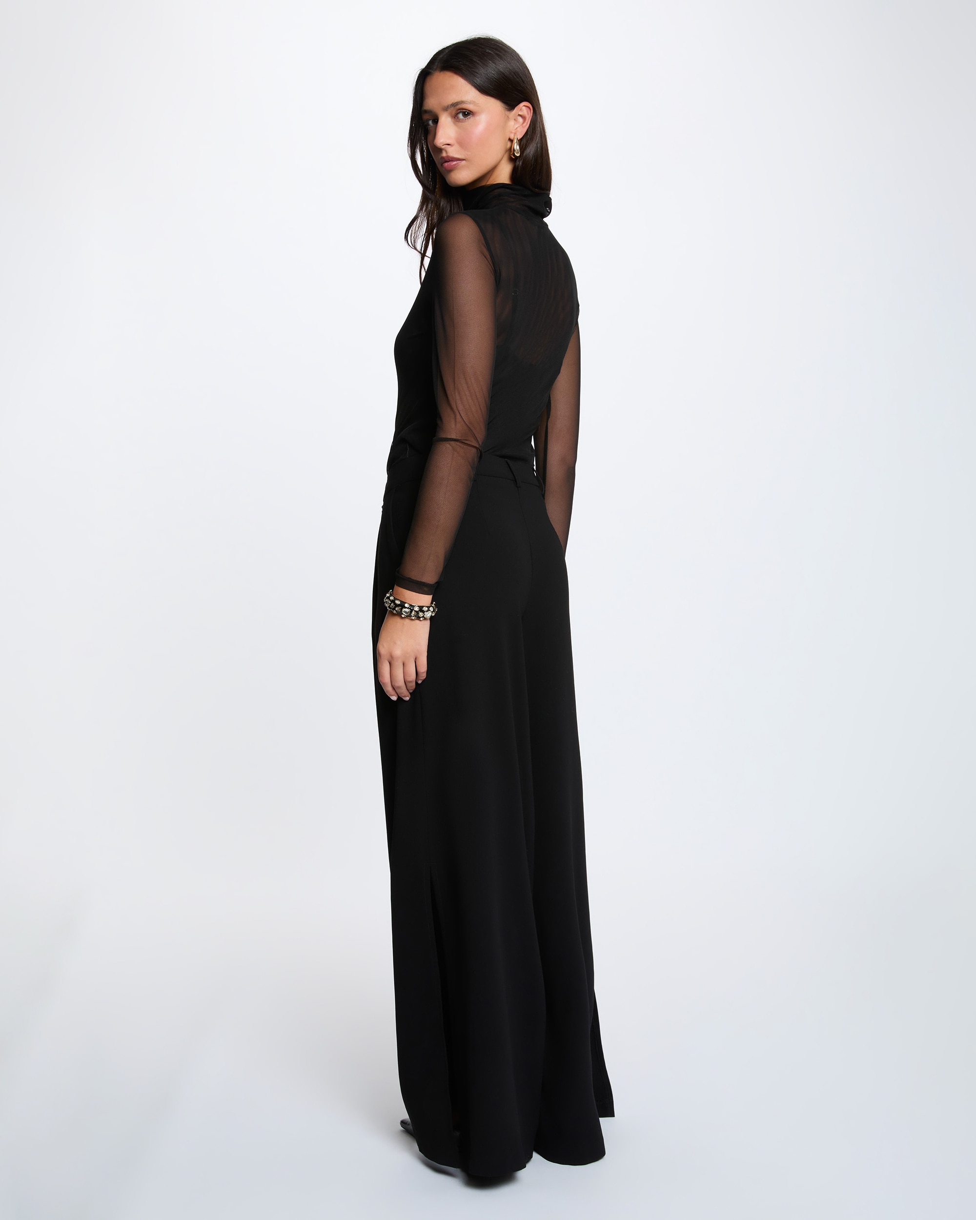 T-shirt com Gola Alta Preto-3