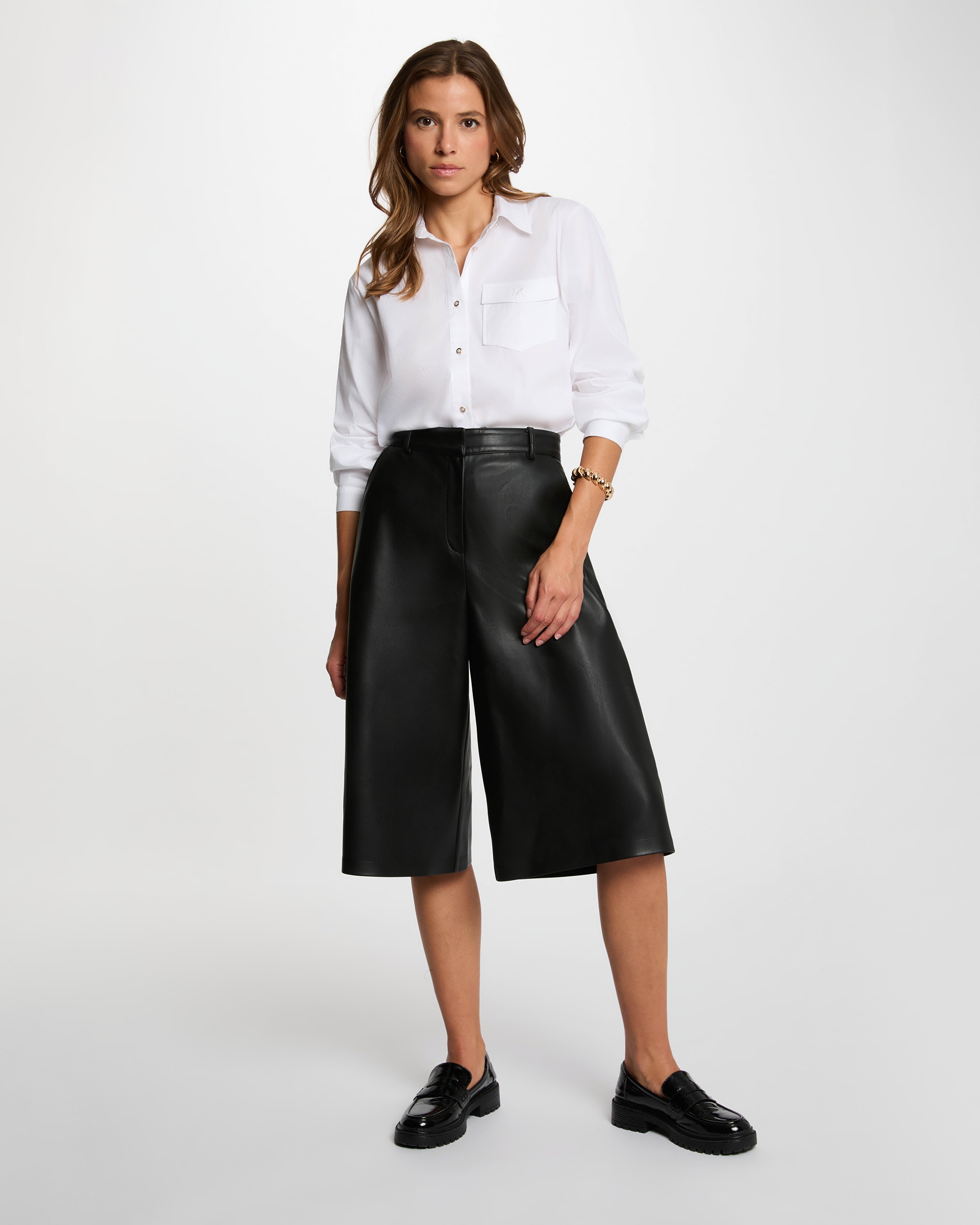 Bermudas de Cintura Subida Preto-4