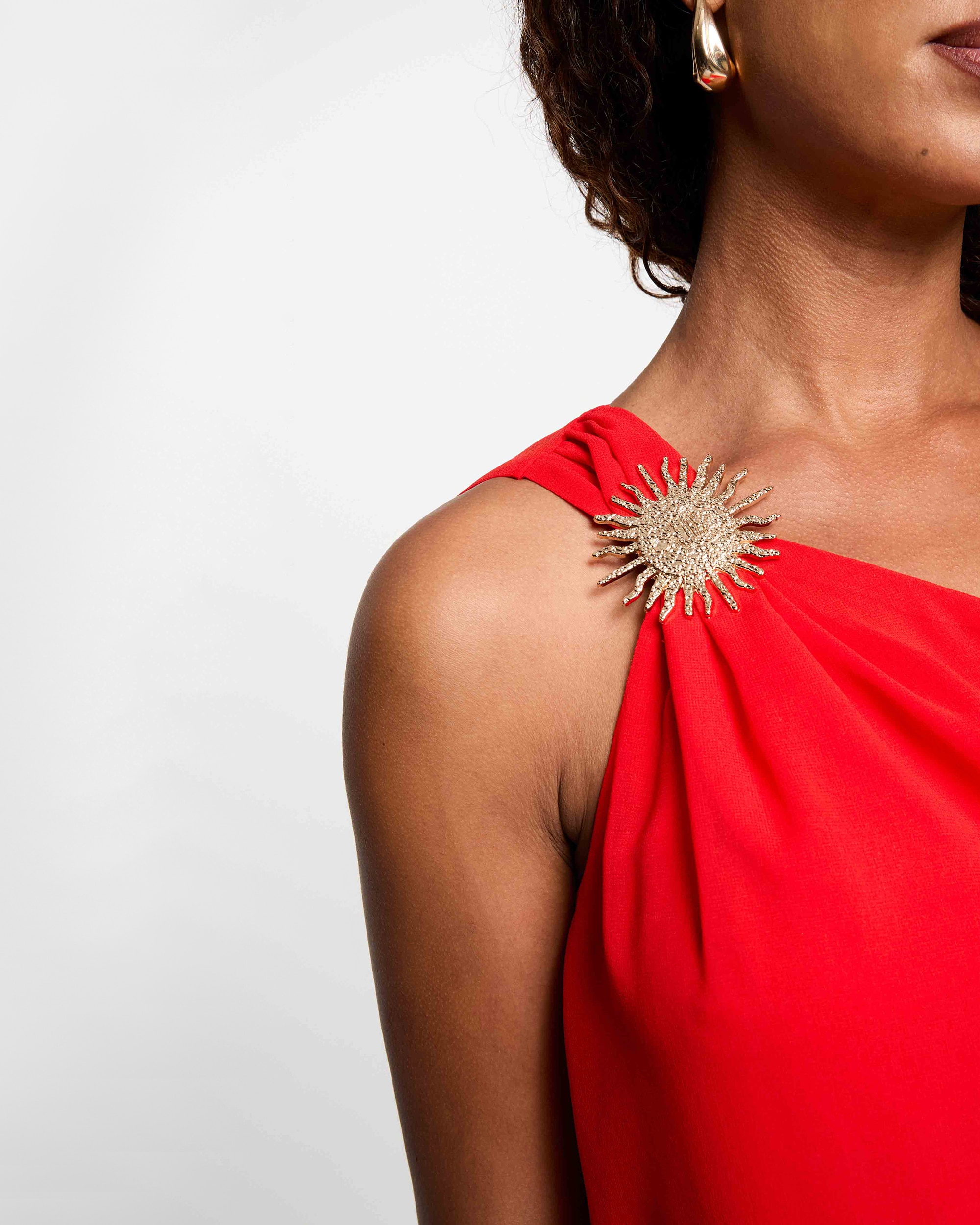 Blusa Assimétrica com Broche Vermelho-5