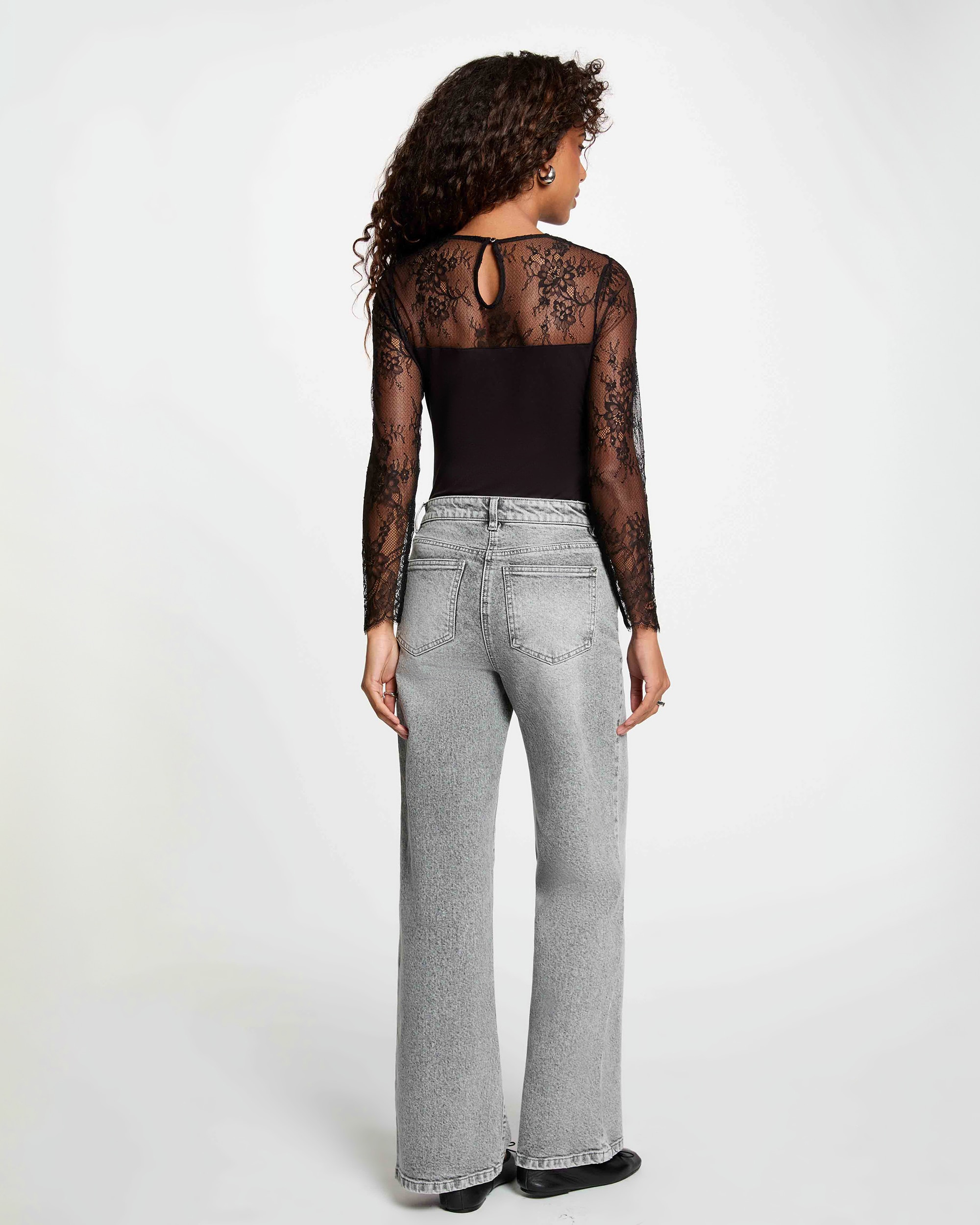 T-shirt com Renda Preto-3