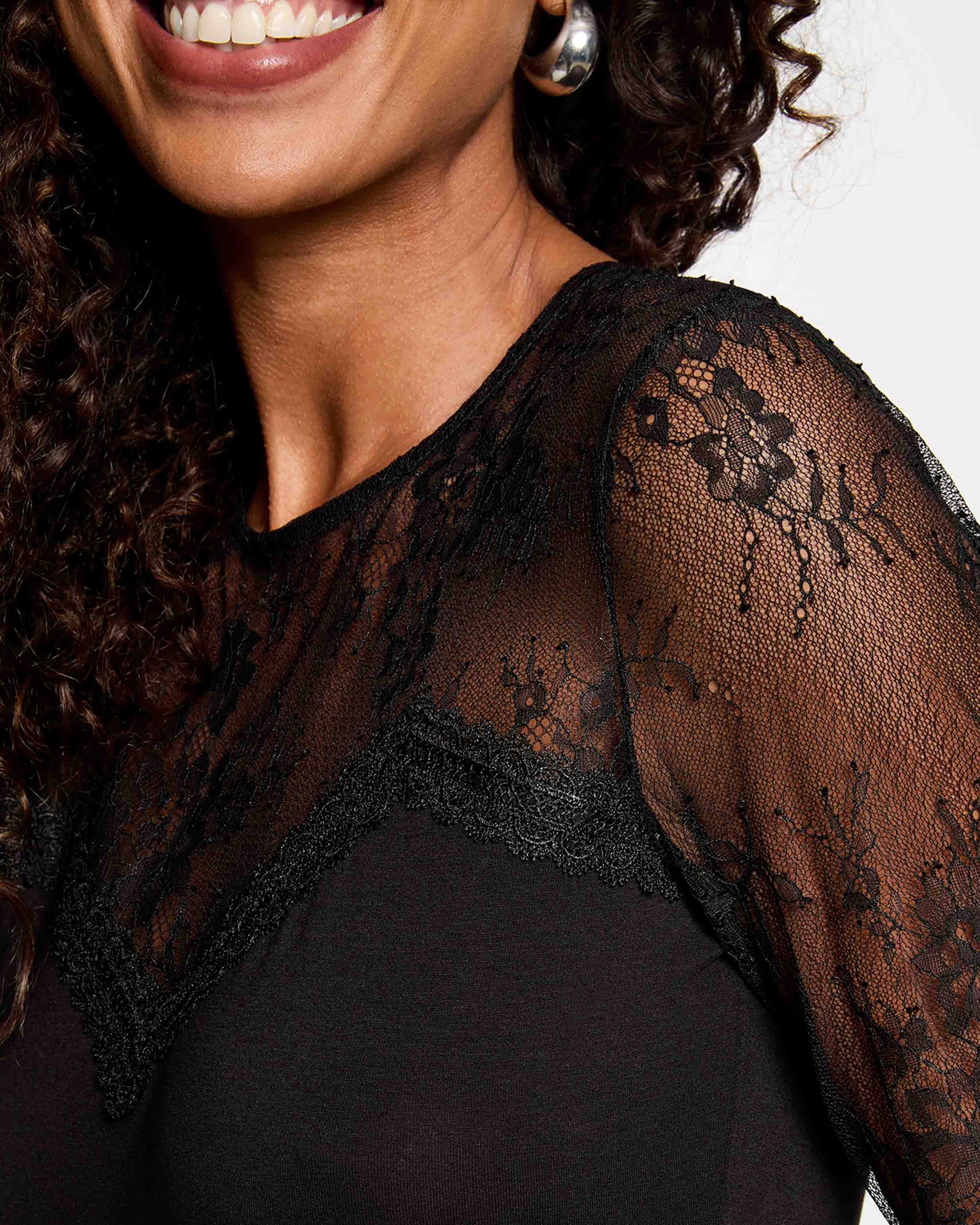T-shirt com Renda Preto-5