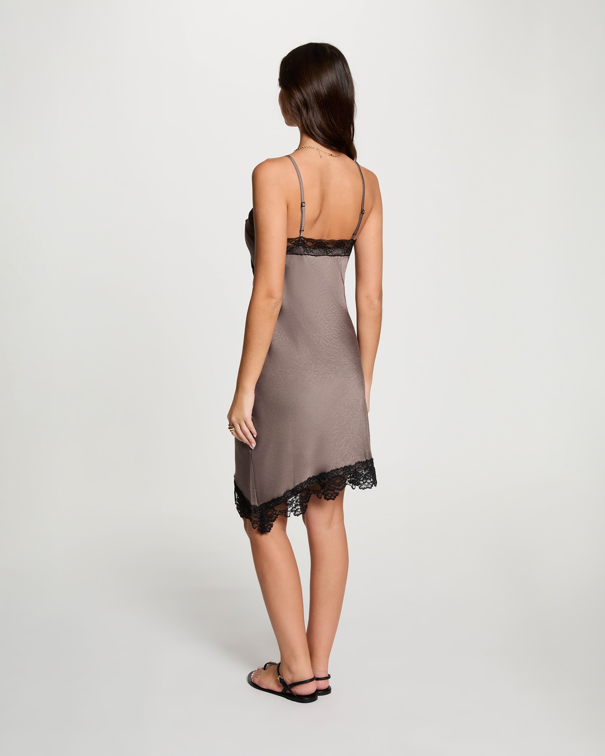 Vestido Curto com Decote em V Taupe-3