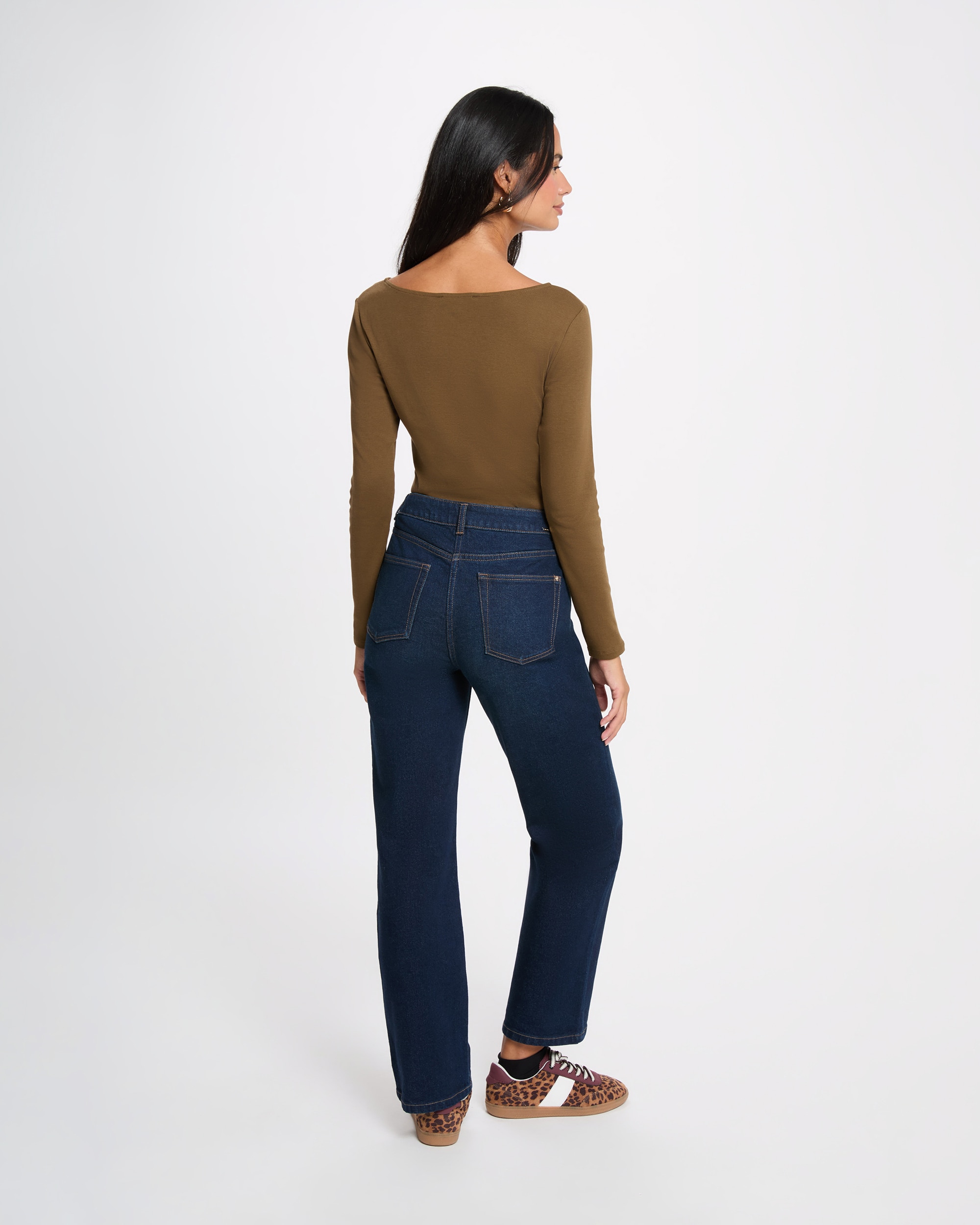 T-shirt com Detalhe de Joia Caqui-2