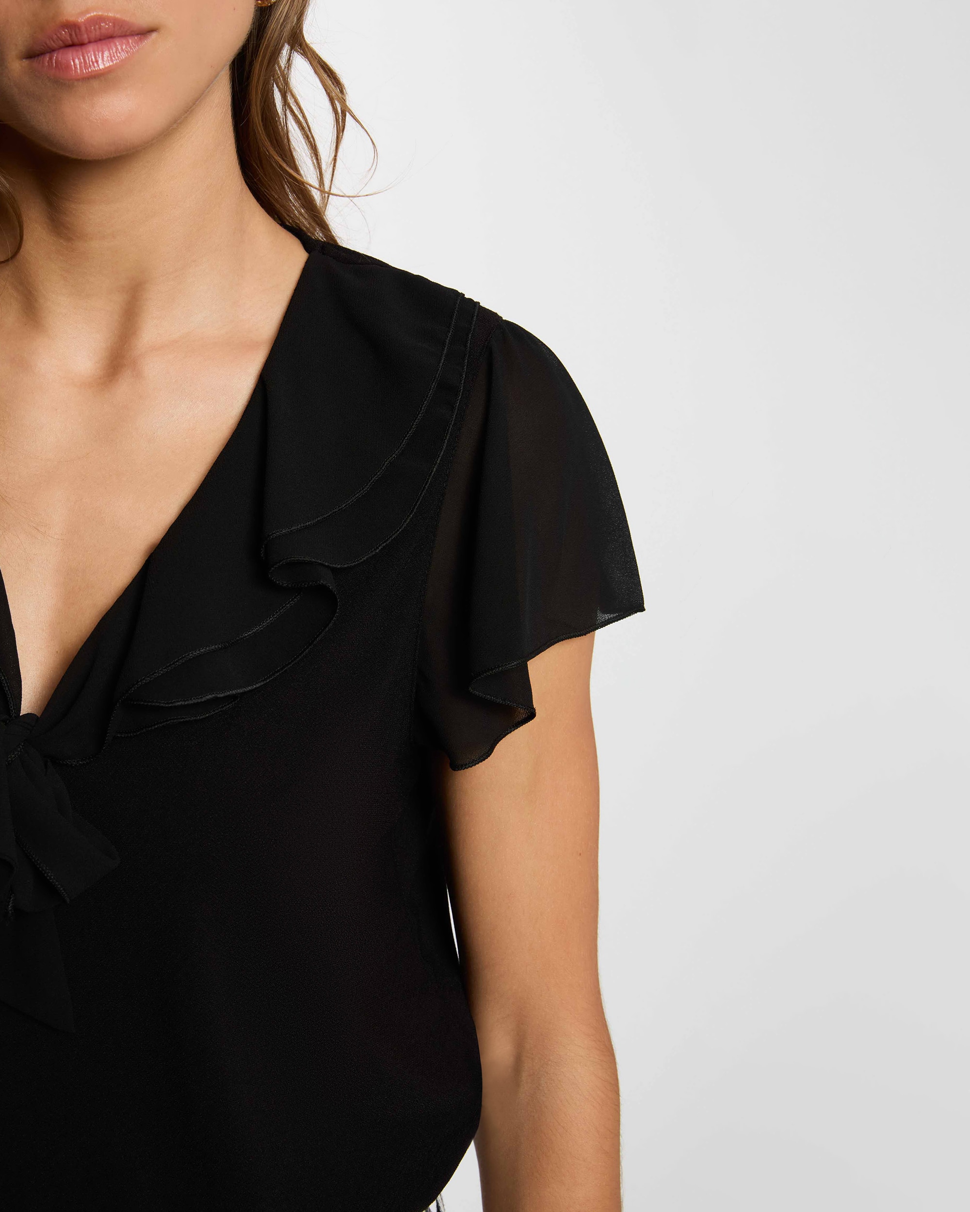 T-shirt com Folhos Preto-5