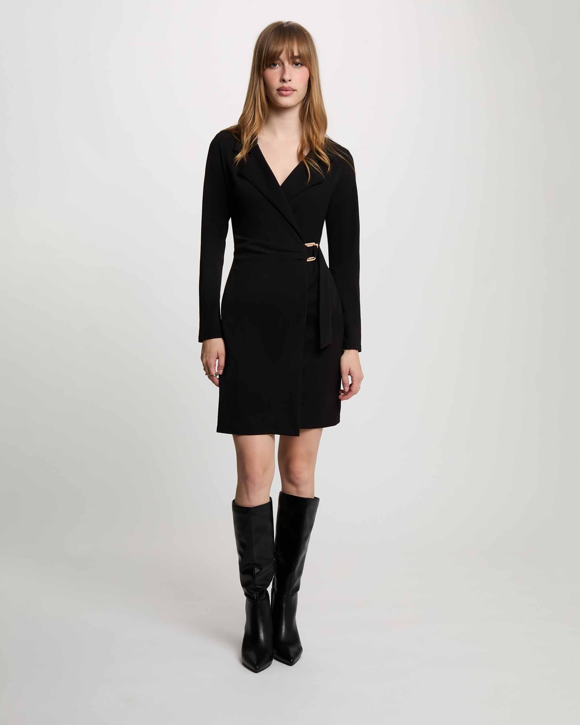 Vestido Curto com Fivela Preto-4