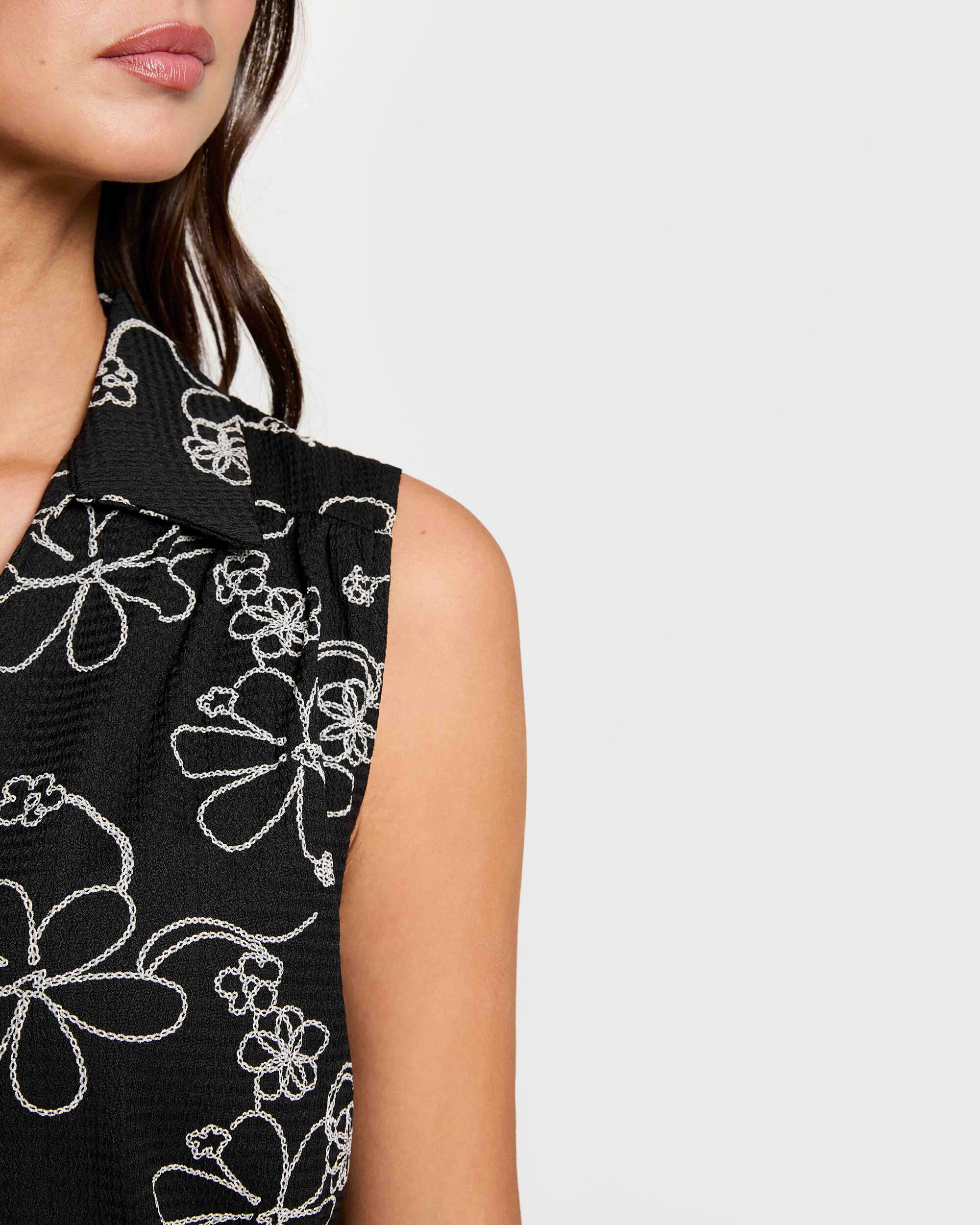 T-shirt com Estampado Floral Preto-5