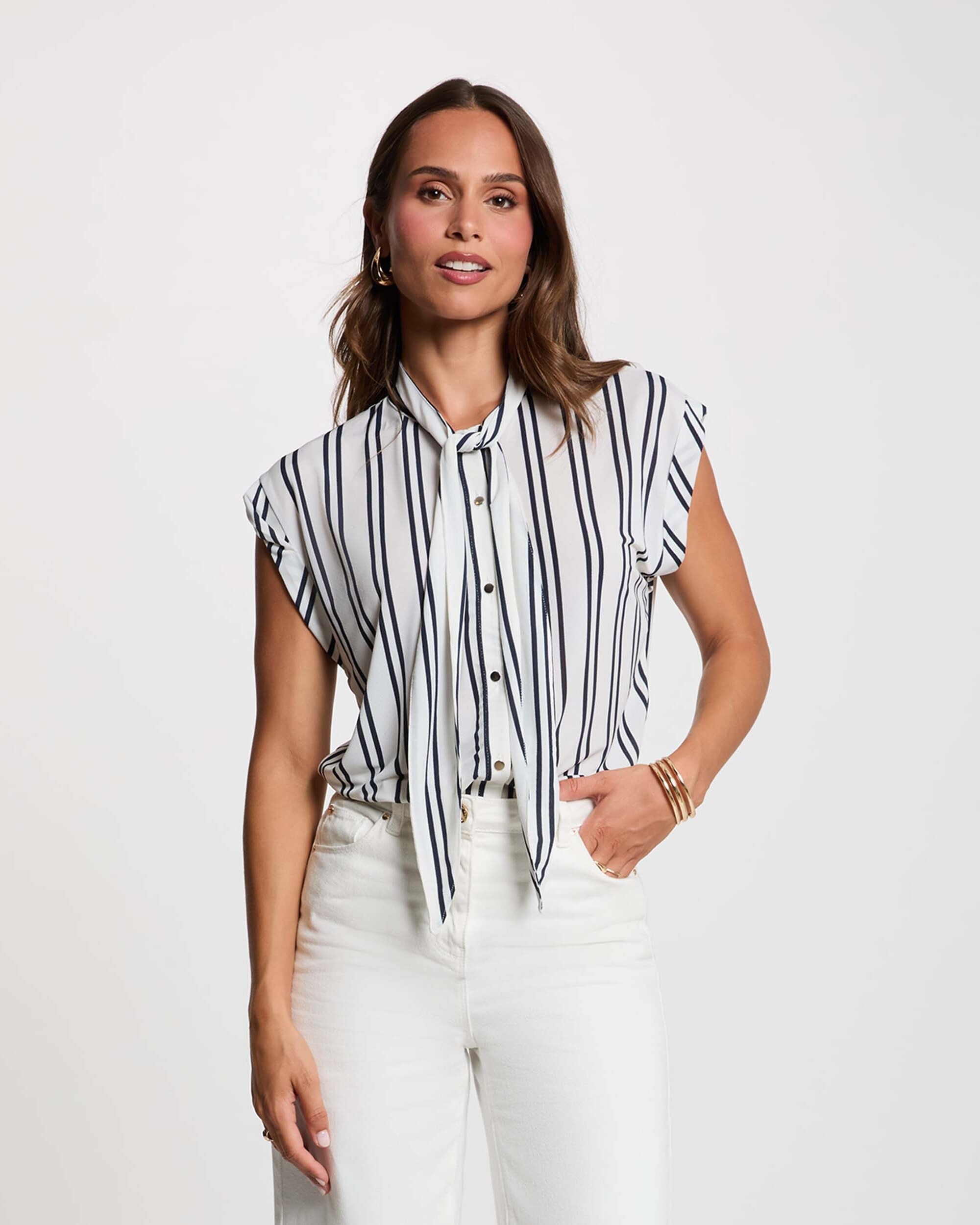 Imagem 0 de Blusa sem Mangas com Laço