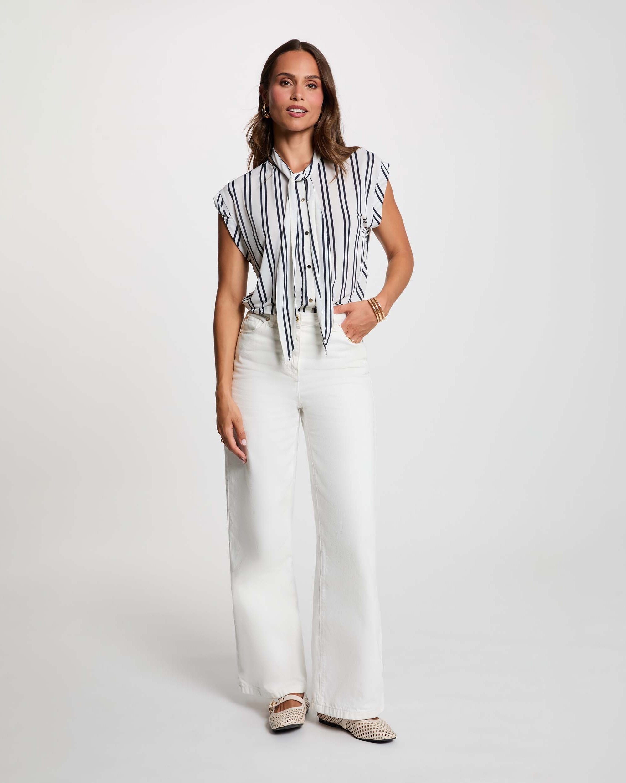 Blusa sem Mangas com Laço Branco / Preto-4