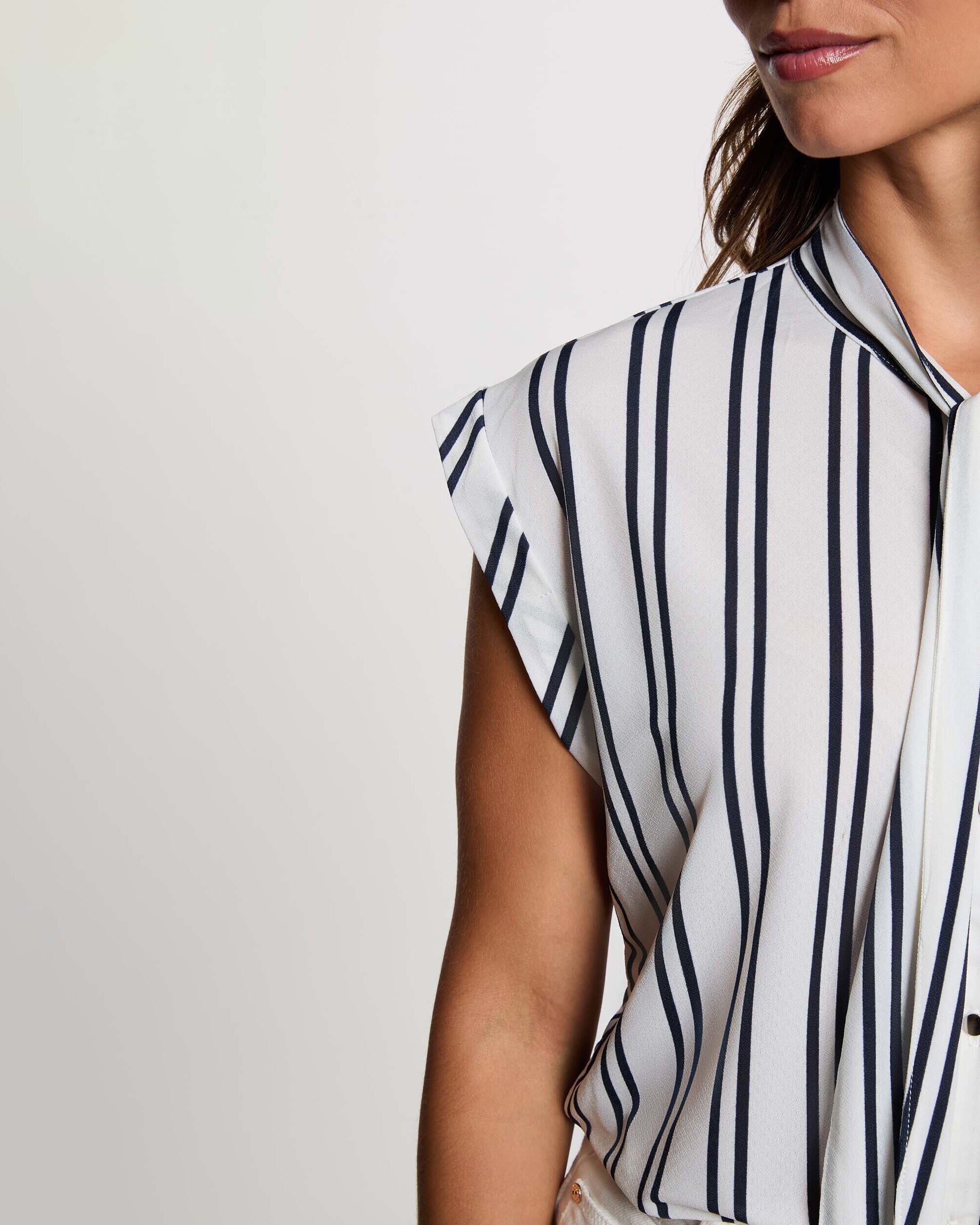 Blusa sem Mangas com Laço Branco / Preto-5
