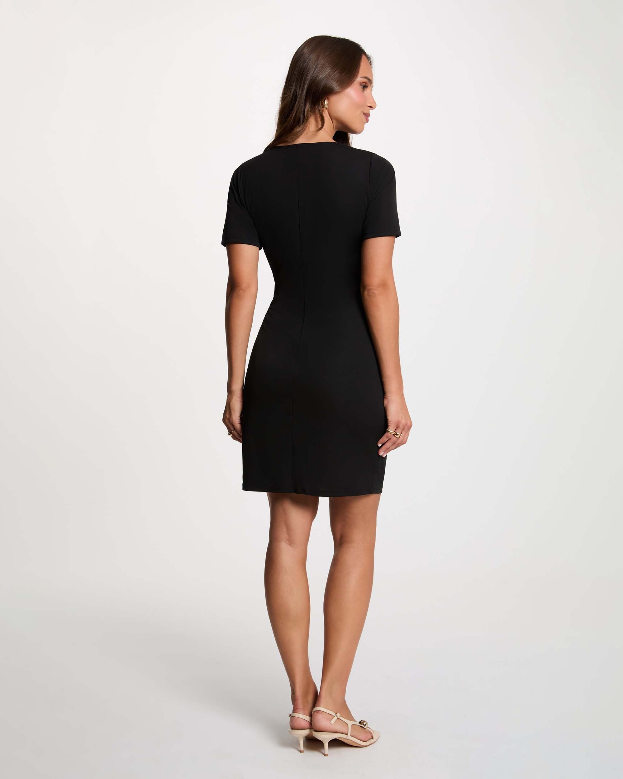 Vestido Curto com Fivela em Contraste Preto-3