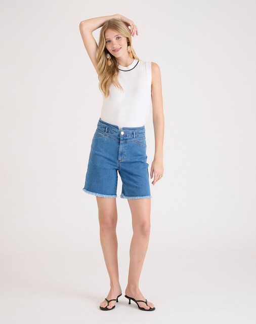 Imagem 0 de Bermudas com Bolsos Frontais e Posteriores e Bainha Desfiada
