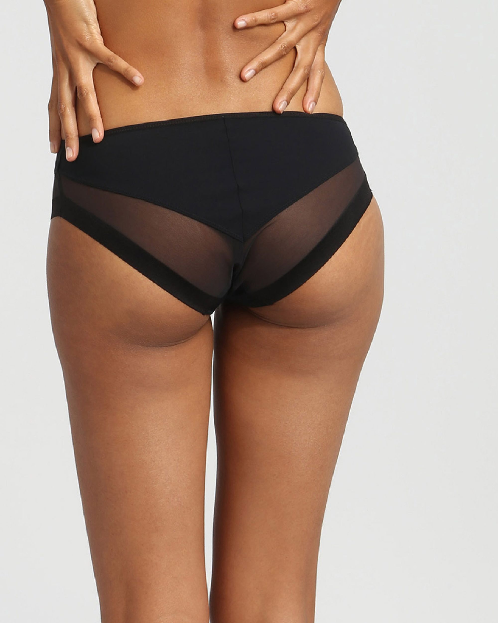 Cueca Clássica de Suave Microfibra e Detalhes em Malla Preto-2
