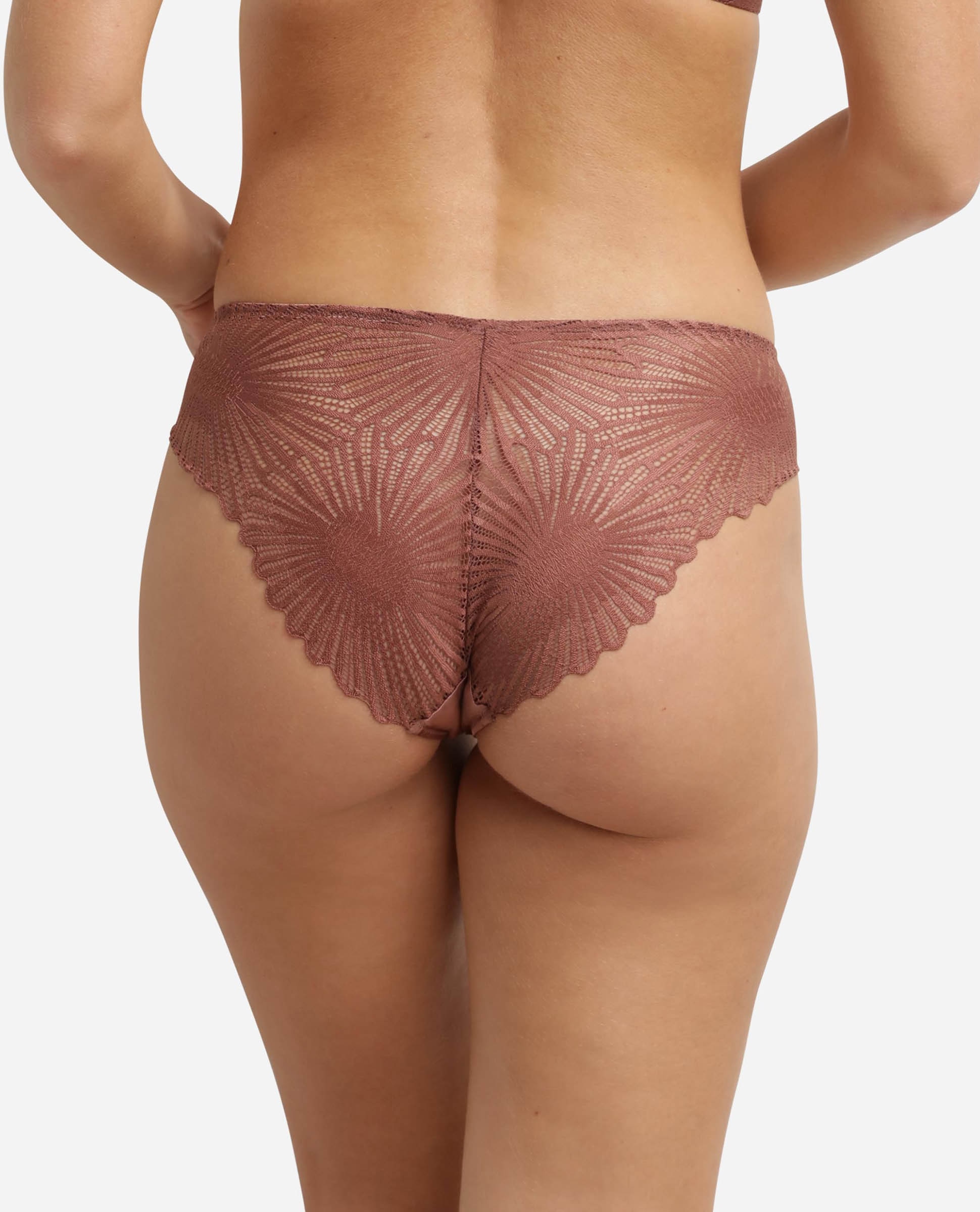 Cueca Clássica em Cetim e Renda Floral Bege-2