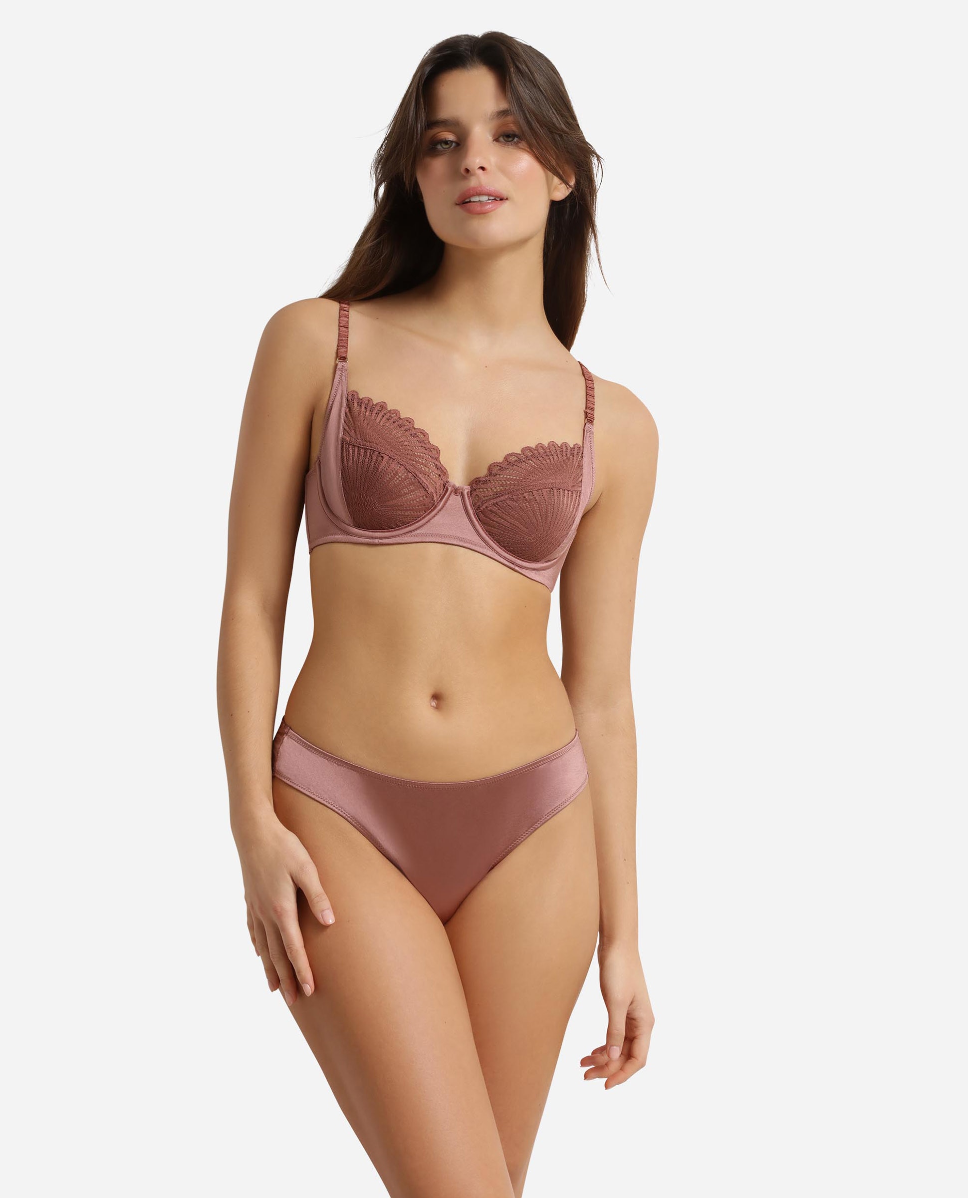 Cueca Brasileira em Cetim e Renda Floral Bege-3