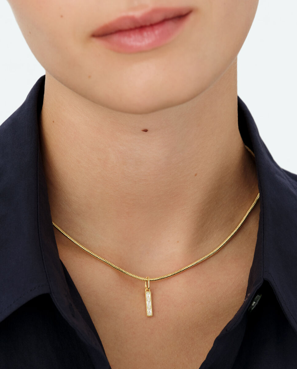 Pendente Lucky Retangular com Acabamento em Ouro e Três Zircônias em Corte Baguete Branco-3
