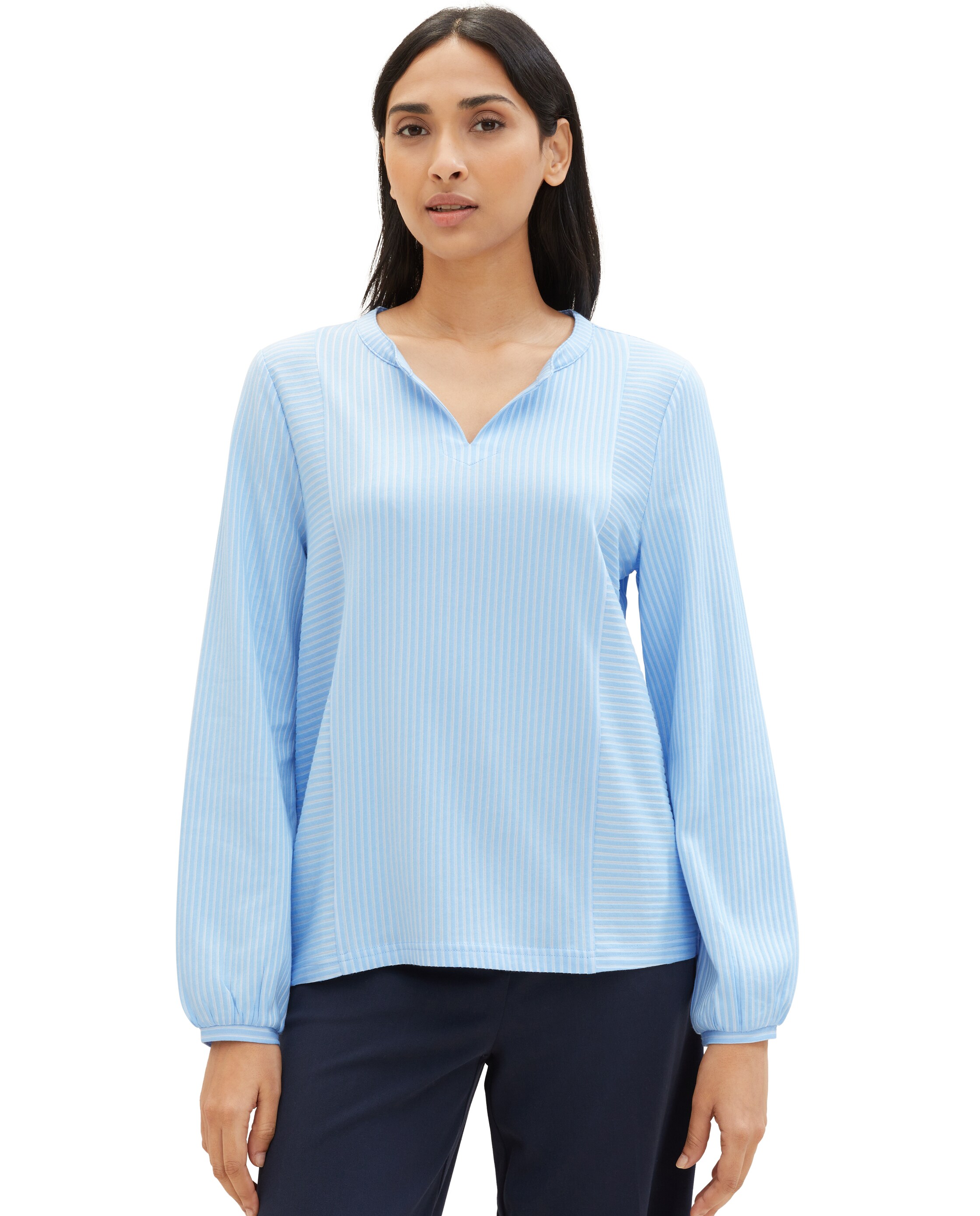 Imagem 0 de Blusa de Manga Comprida e Gola em V