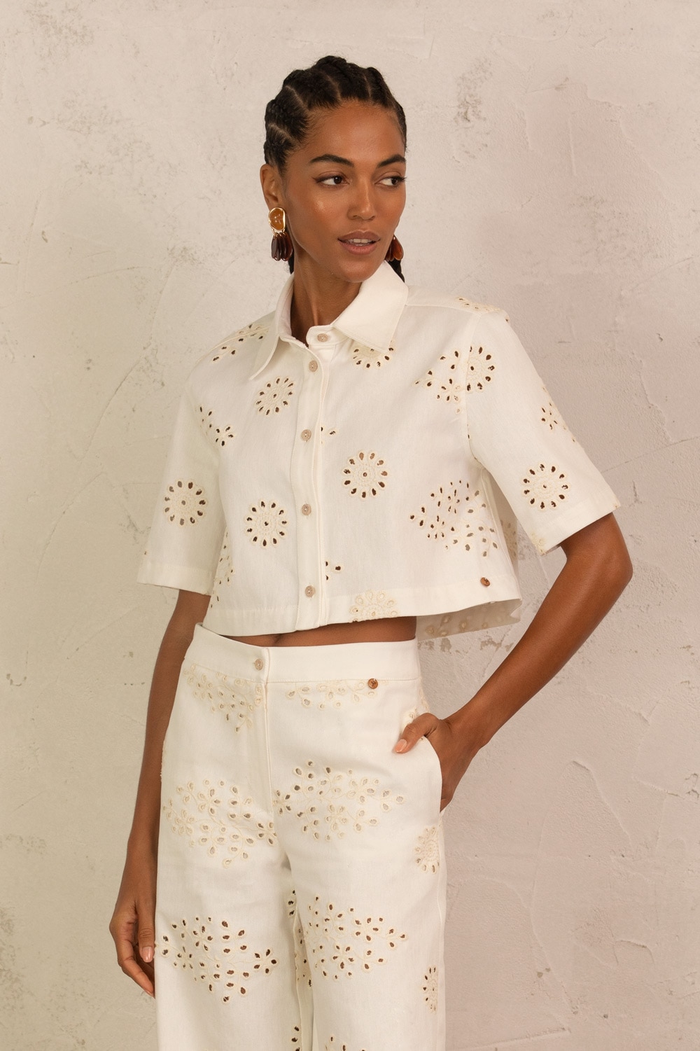 Imagem 0 de Camisa Bordado Inglês