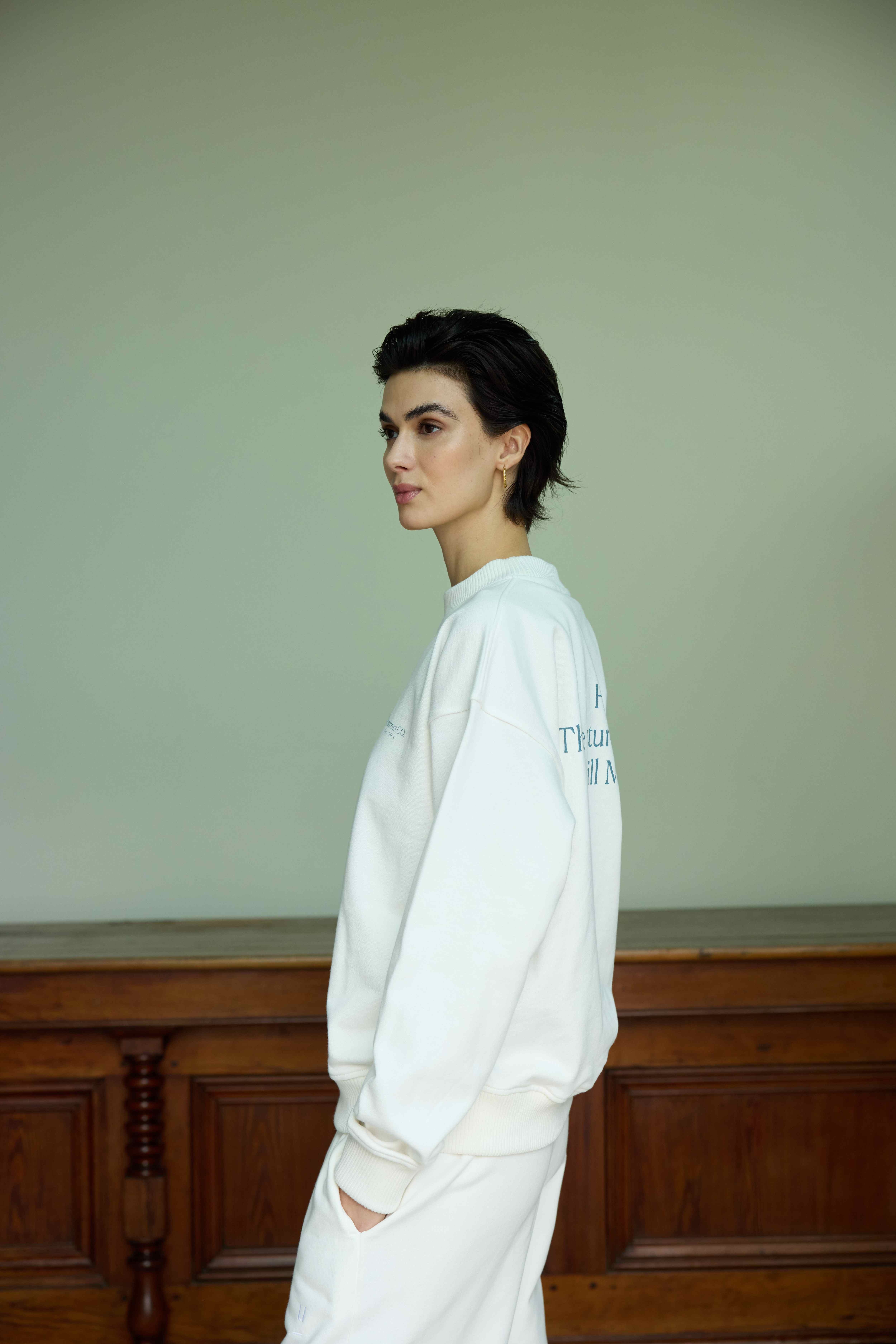 Sweater 695 com Logo "Dreamers Co Branco-3