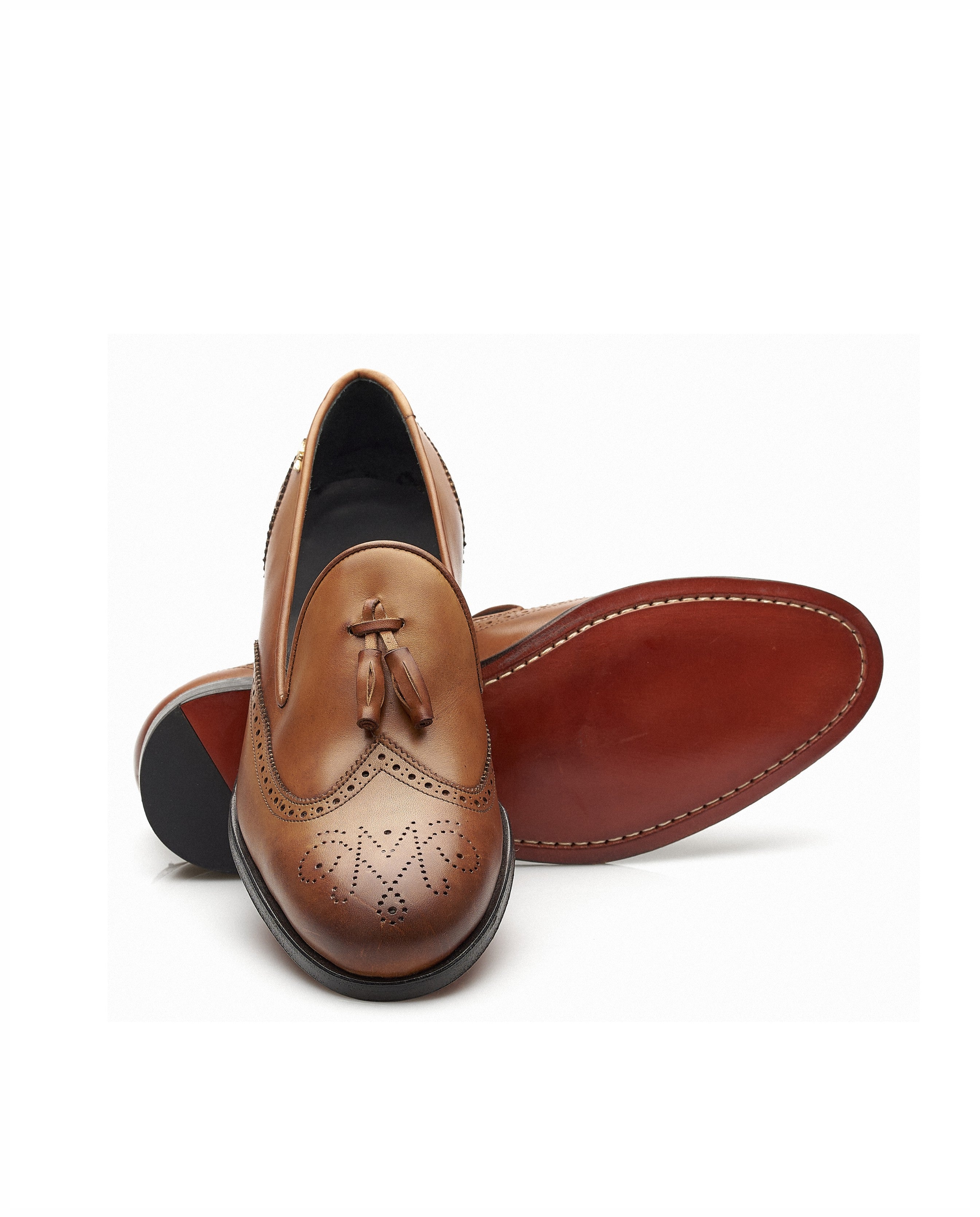 Mocassin em pele, com berloques, forro em pele e detalhes brogue Miguel Vieira Castanho-2