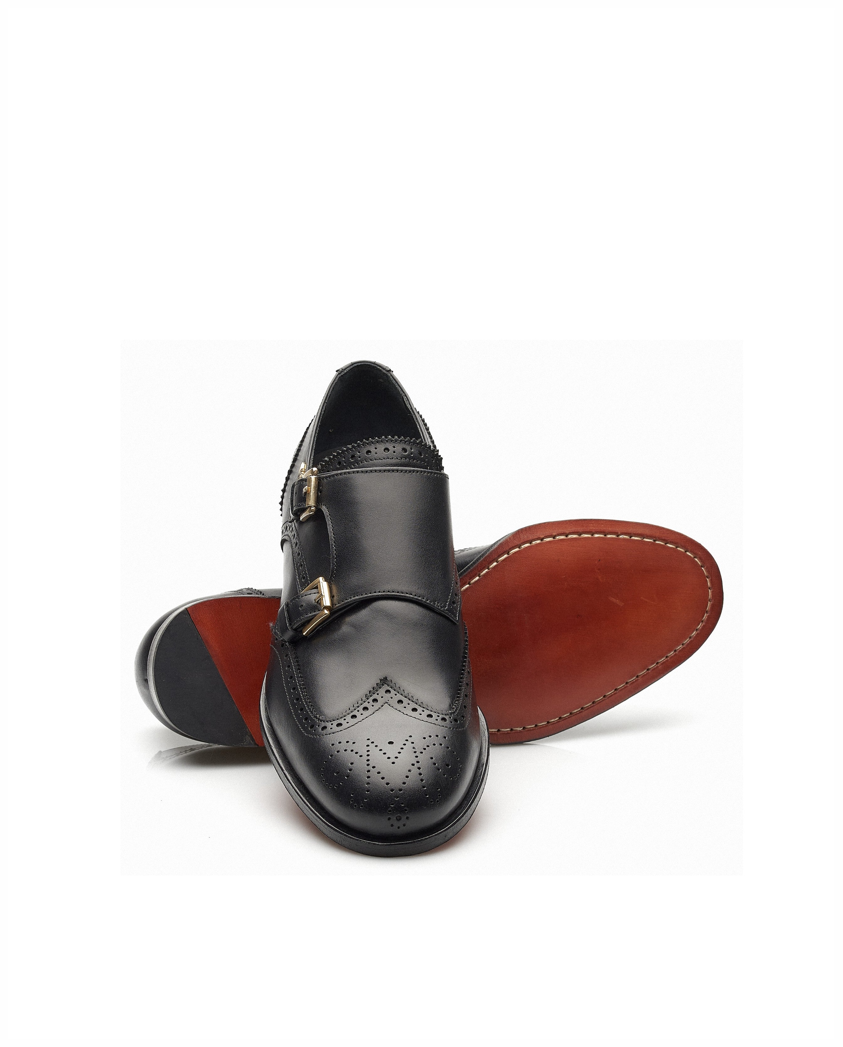 Monk em pele, com fivelas douradas, forro em pele e detalhes brogue Miguel Vieira Preto-2