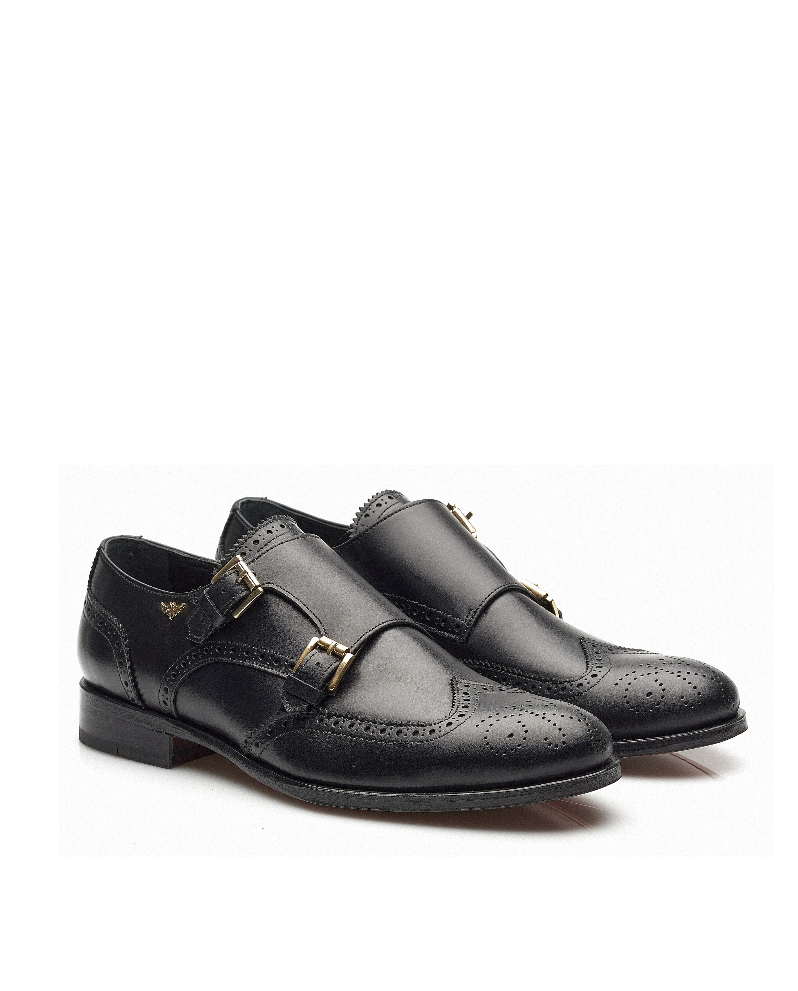 Monk em pele, com fivelas douradas, forro em pele e detalhes brogue Miguel Vieira Preto-3