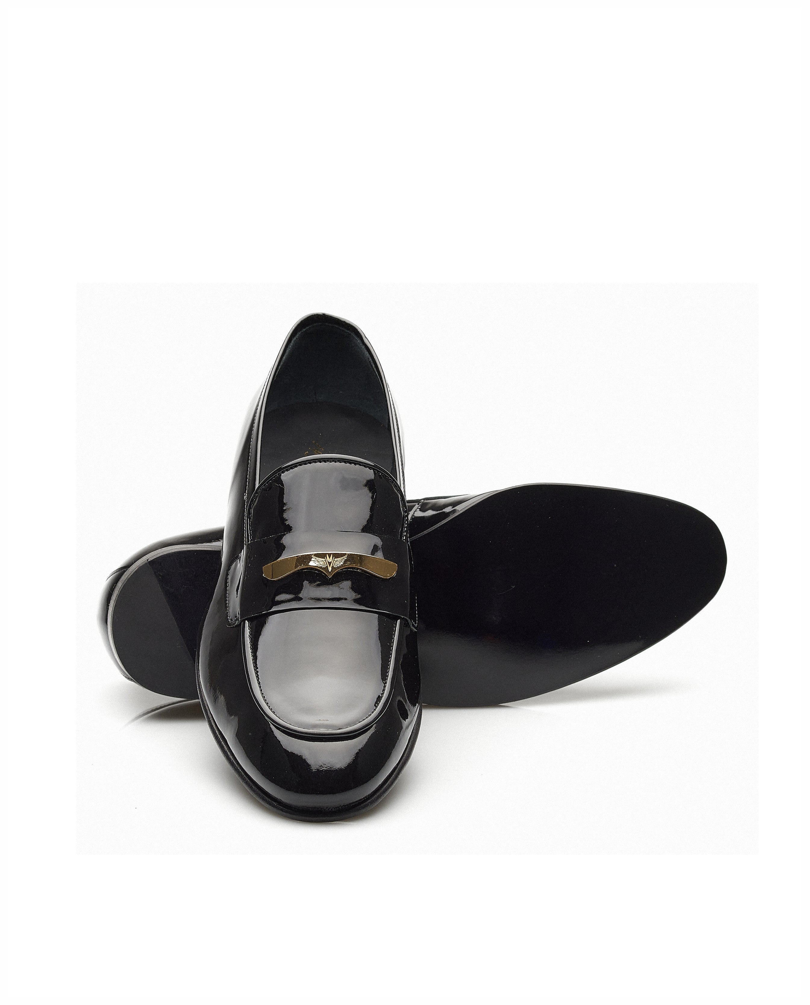 Mocassin em Verniz, forro em pele e exclusivo travesão dourado Miguel Vieira Preto-2