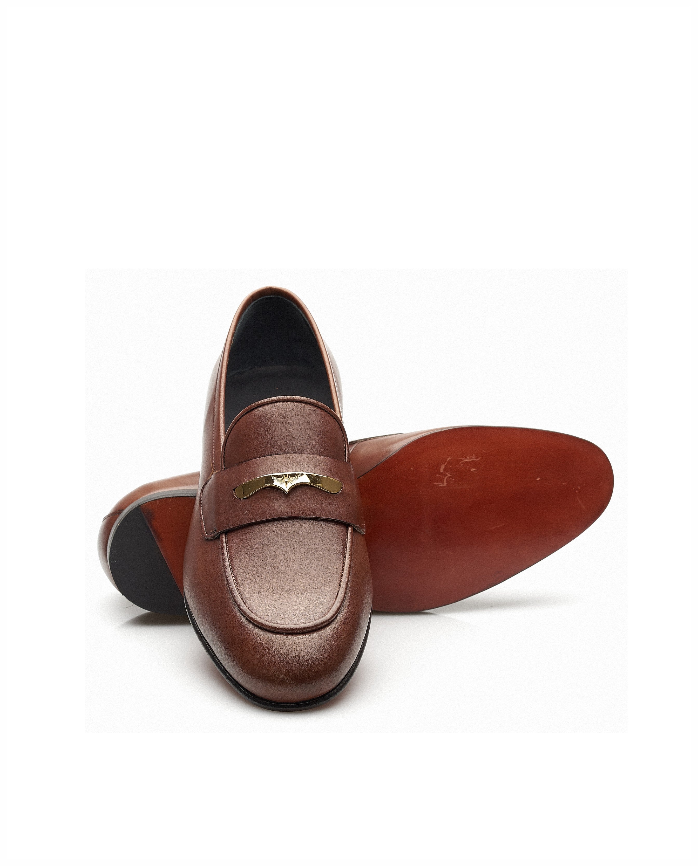 Mocassin em pele, forro em pele e exclusivo travesão dourado Miguel Vieira Castanho-2