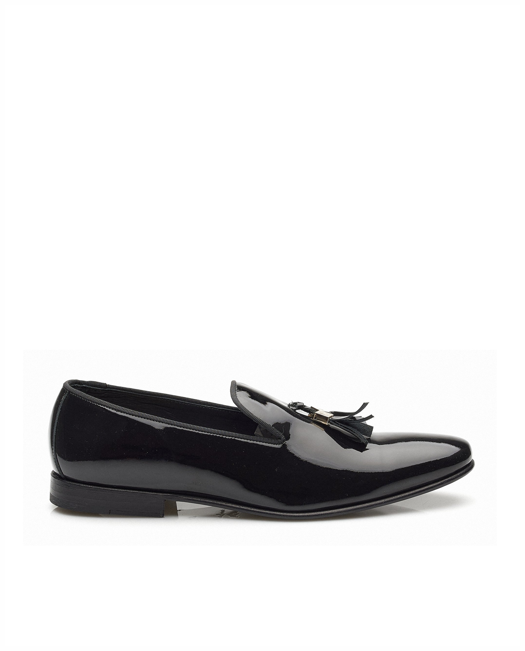 Mocassin em Verniz, forro em pele, com berloques e detalhes dourados Miguel Vieira Preto-1