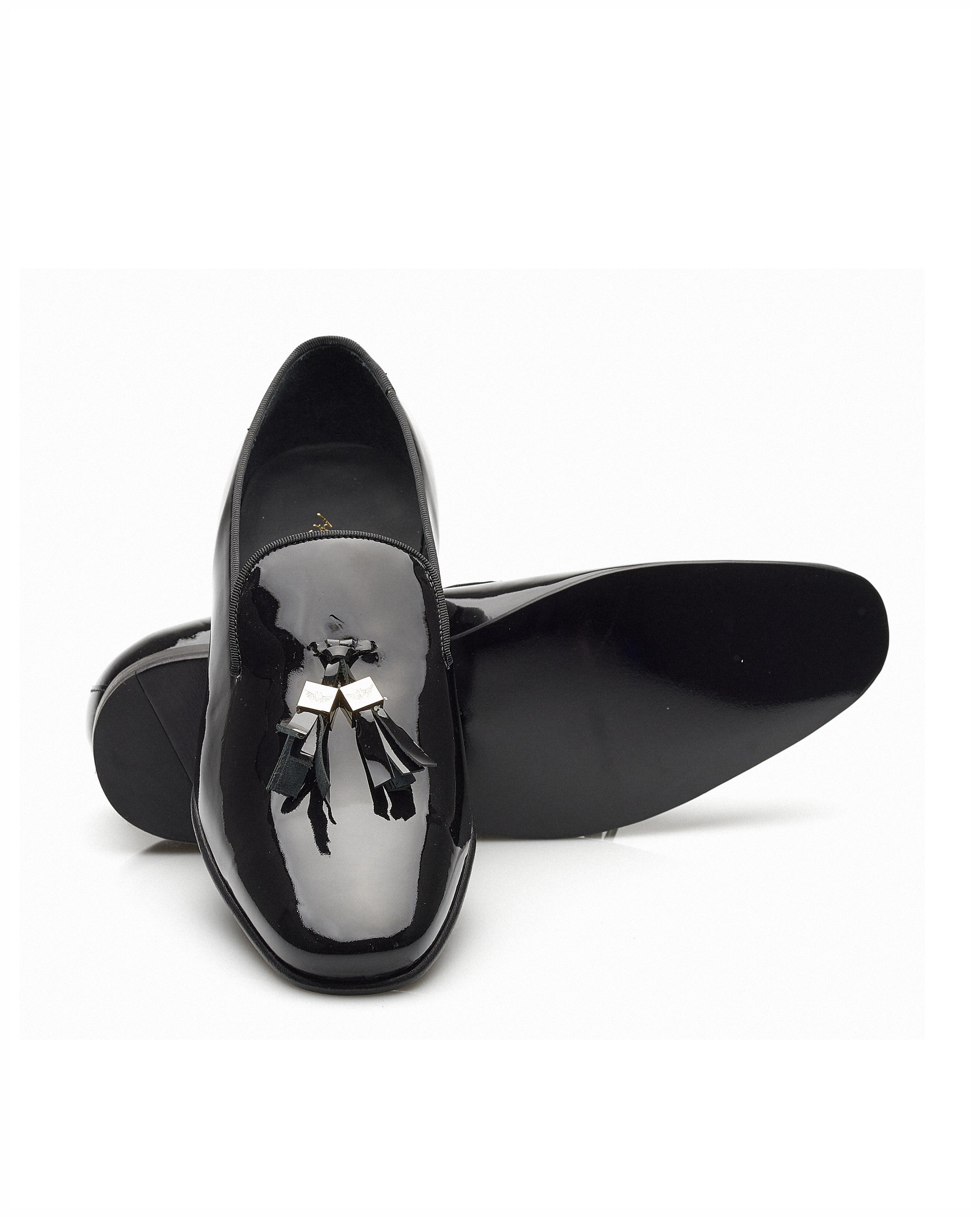 Mocassin em Verniz, forro em pele, com berloques e detalhes dourados Miguel Vieira Preto-2