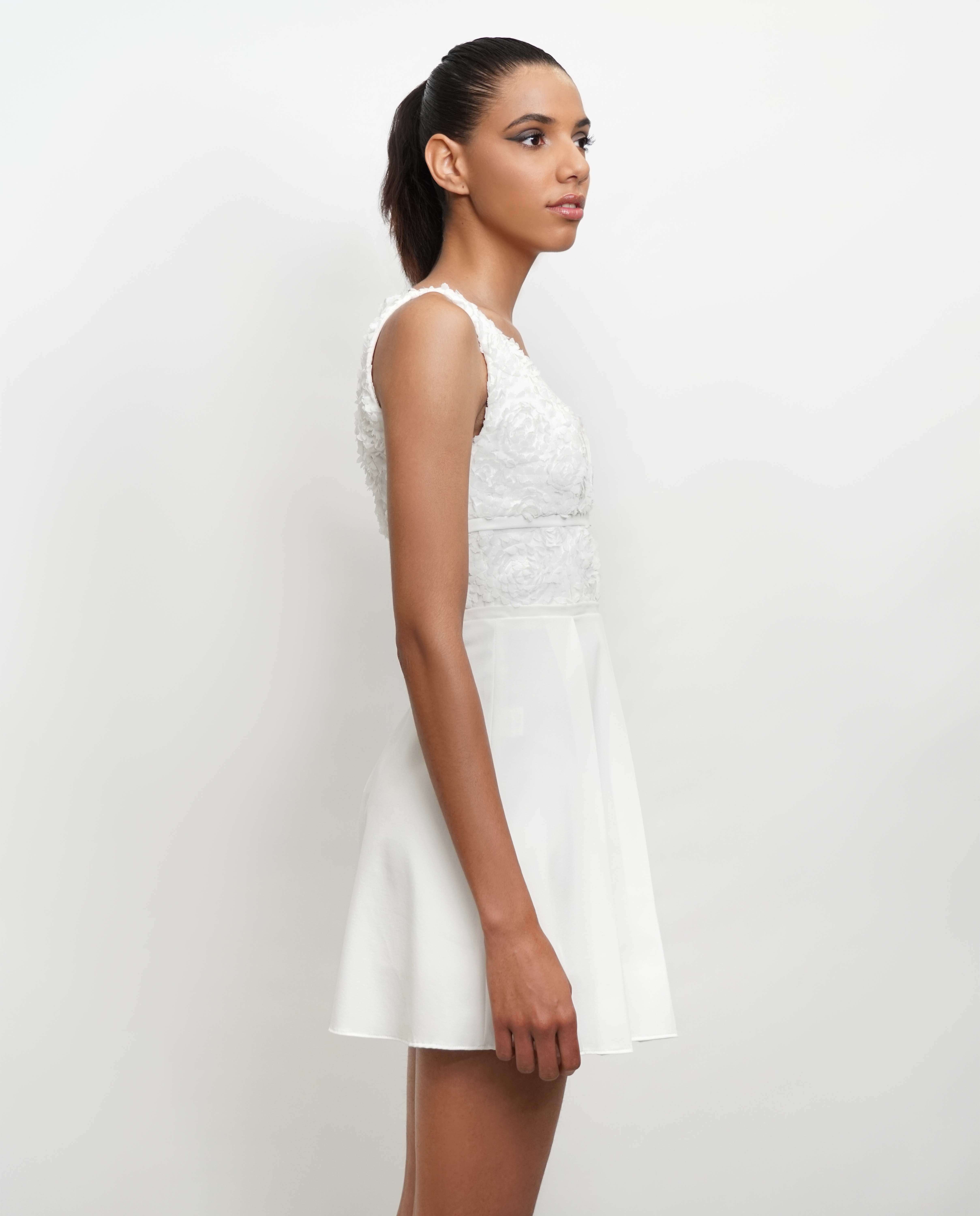 Vestido curto decote V macho e pregas e mistura materiais - Branco Branco-3