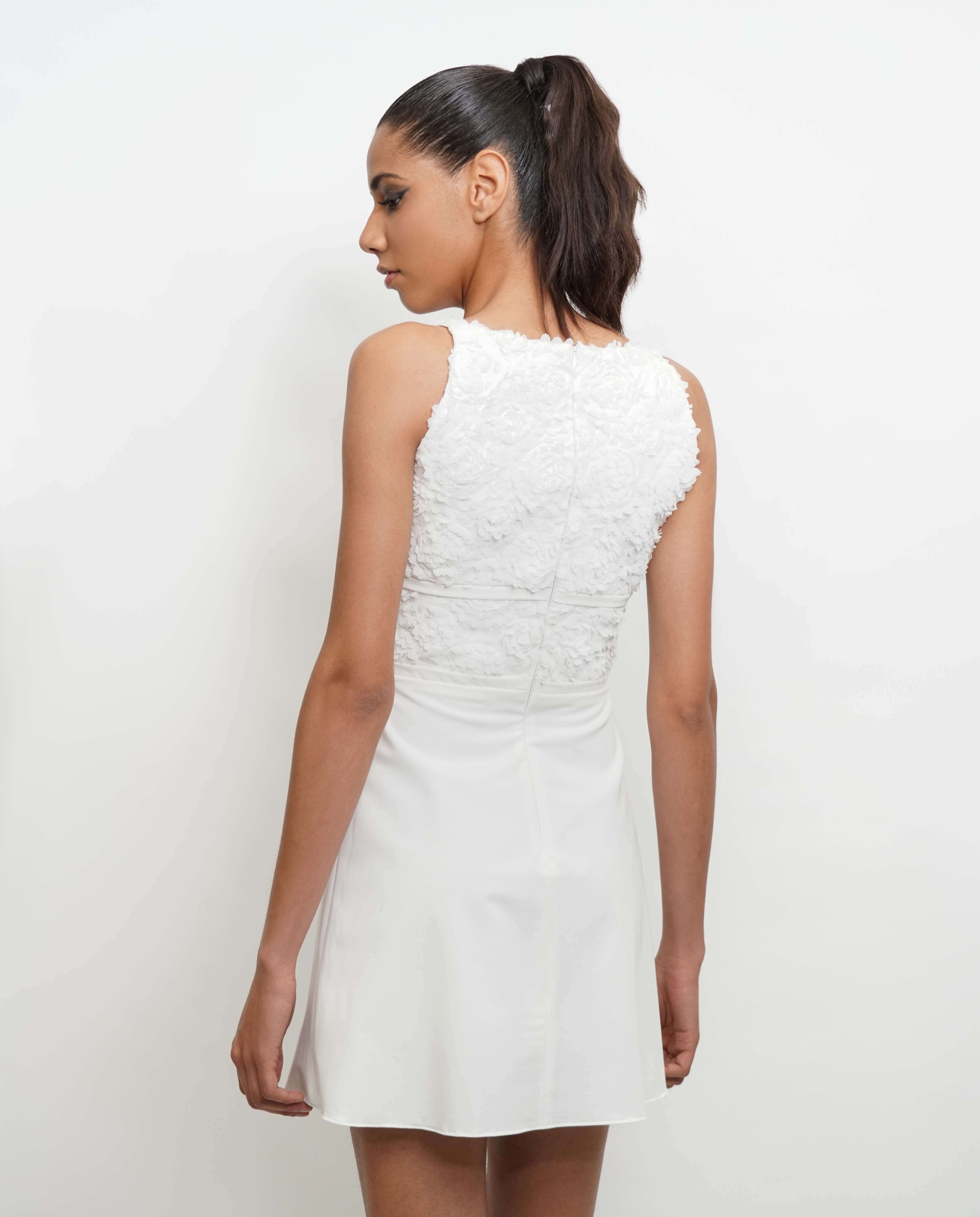 Vestido curto decote V macho e pregas e mistura materiais - Branco Branco-5