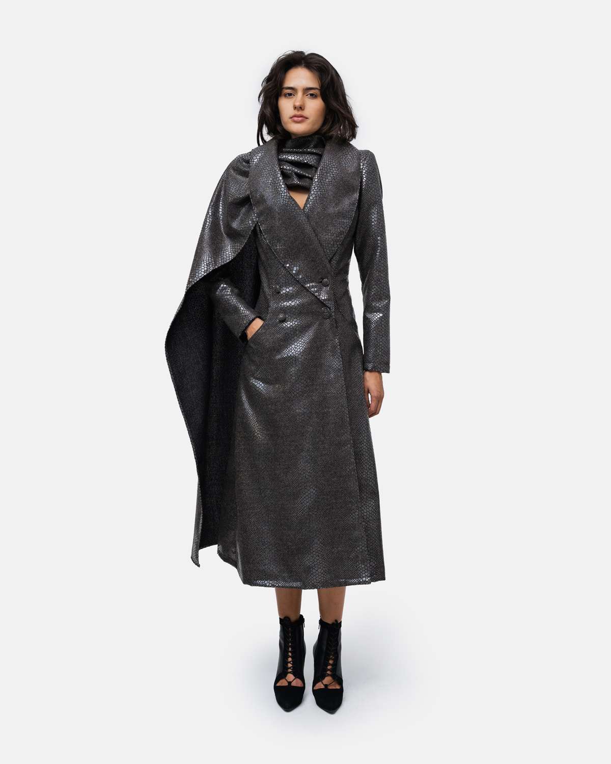 Imagem 0 de Sobretudo em lã cruzado com gola larga e echarpe comprida saida da gola  - Cinzento